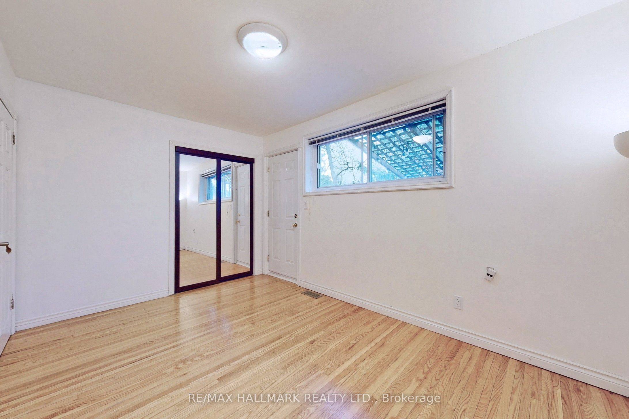 16 Knowles Crescent Property Photo 14