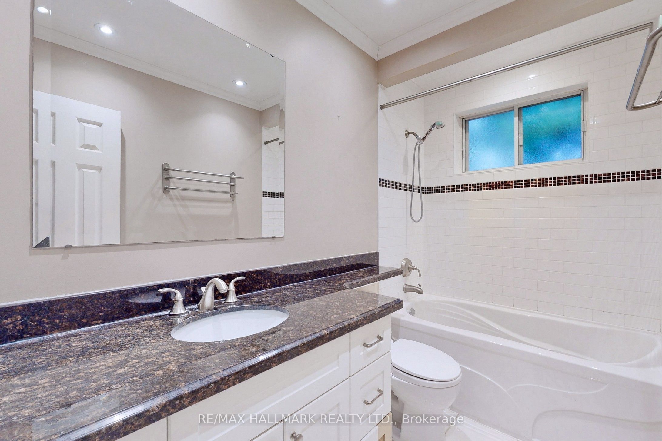 16 Knowles Crescent Property Photo 16