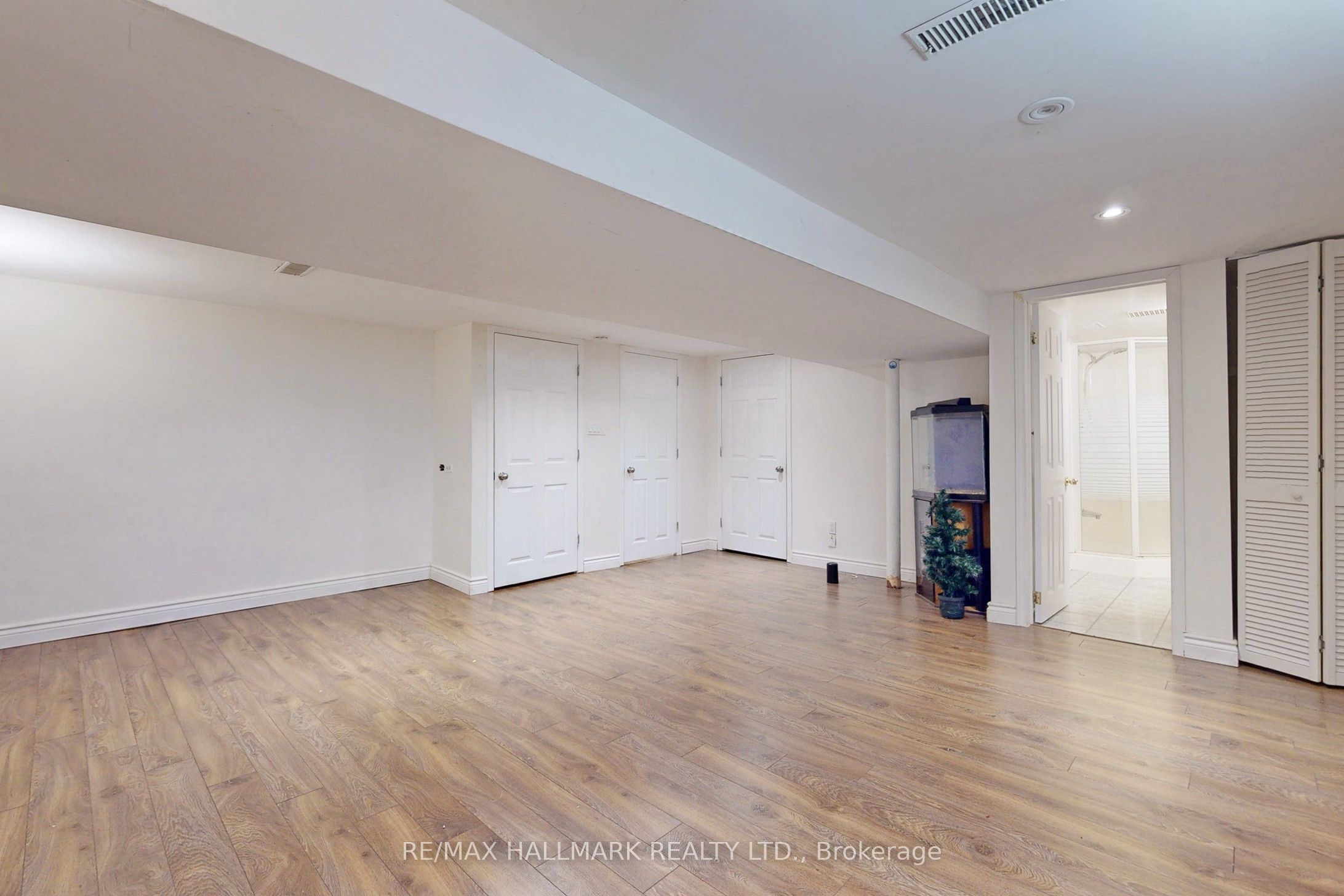 16 Knowles Crescent Property Photo 18