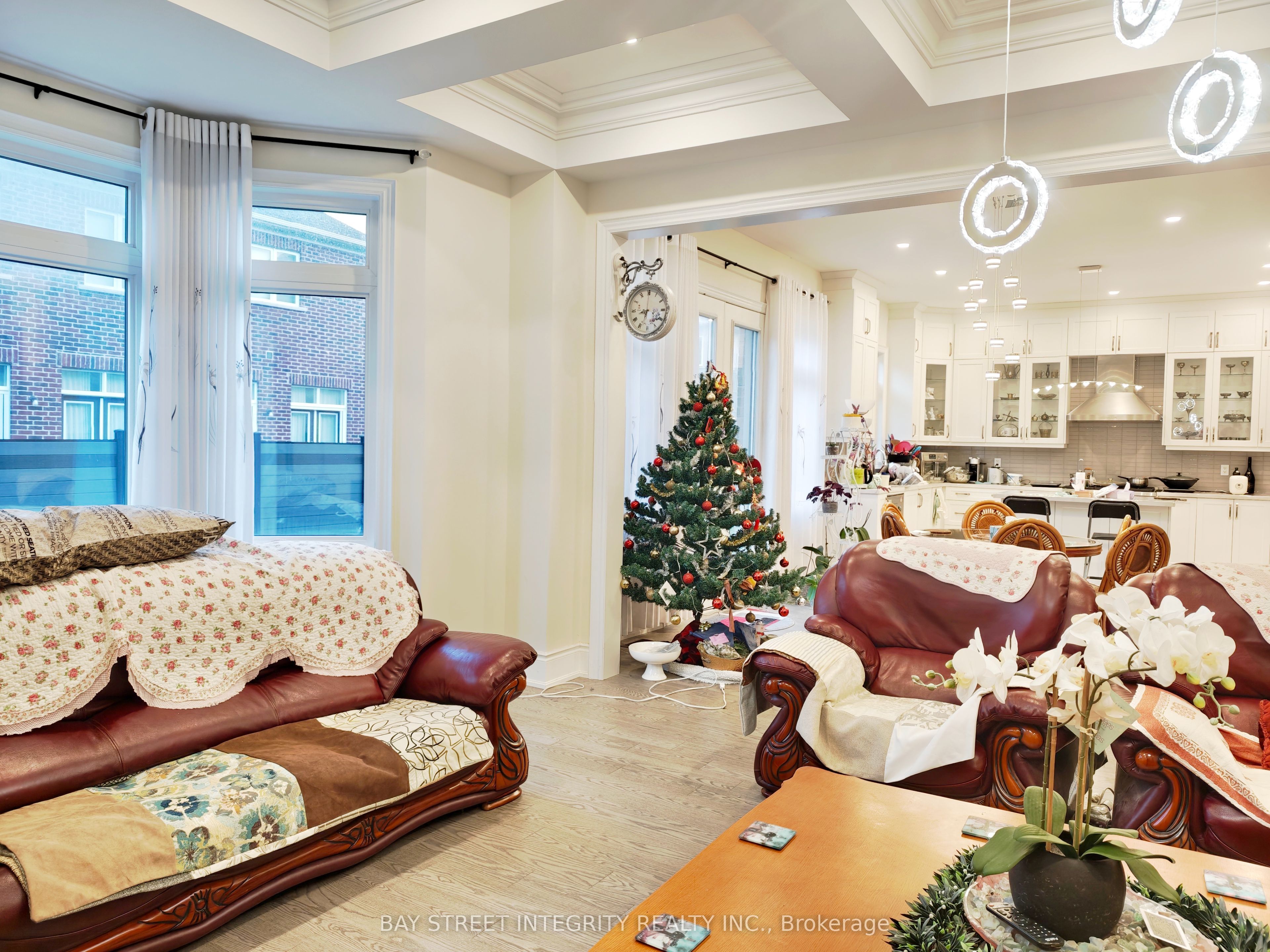 211 Hillsview Drive Property Photo 3
