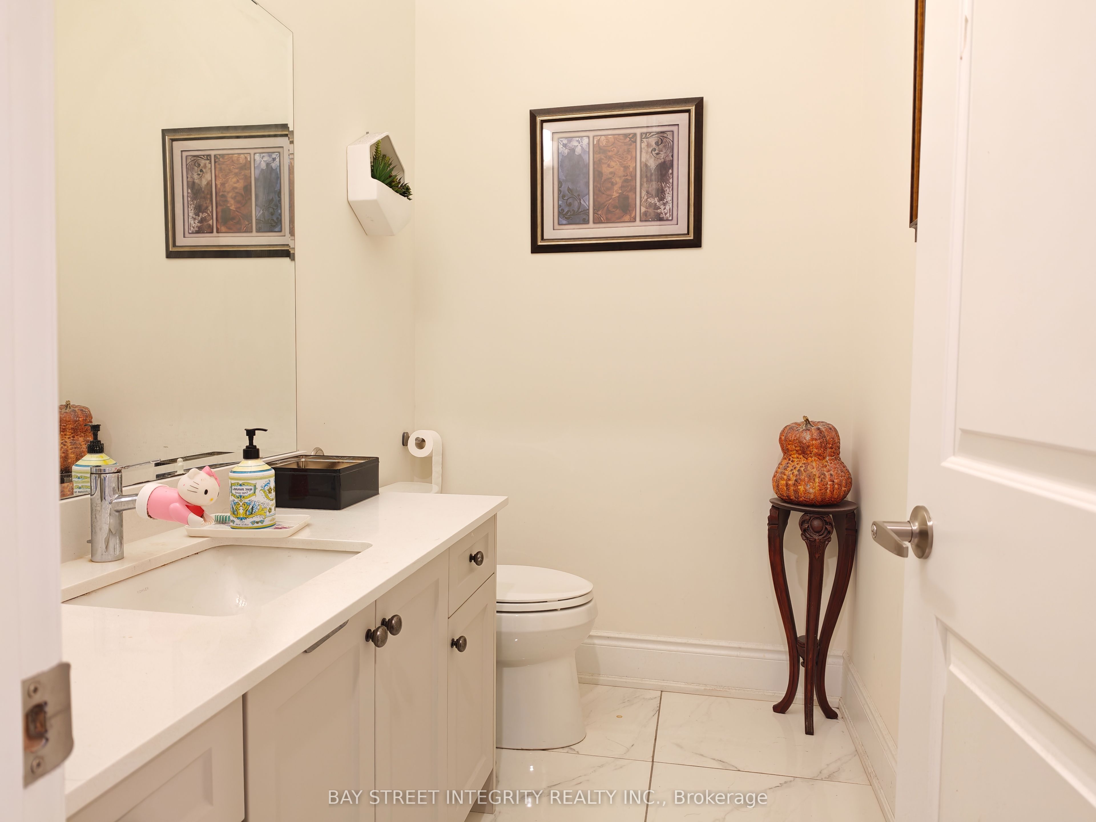 211 Hillsview Drive Property Photo 18
