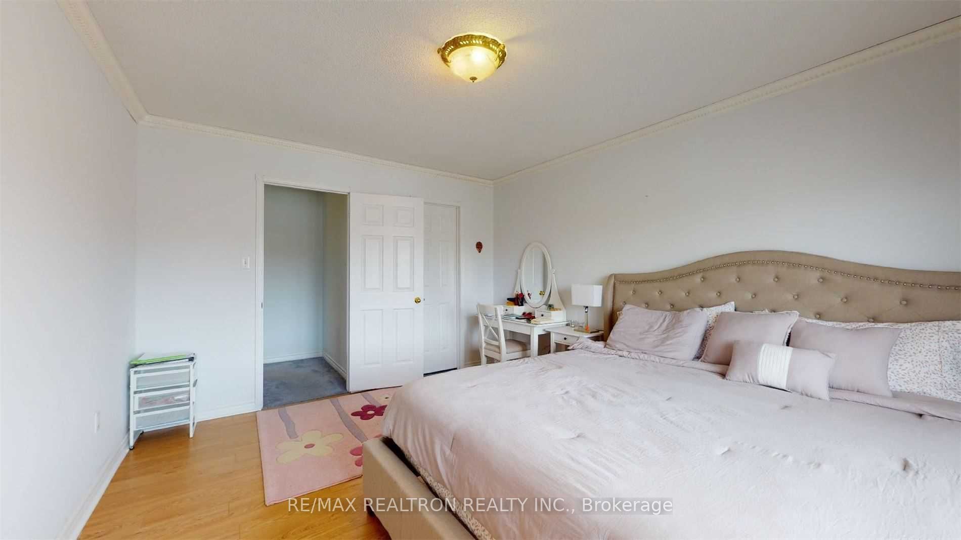 102 Royal Chapin Crescent Property Photo 12
