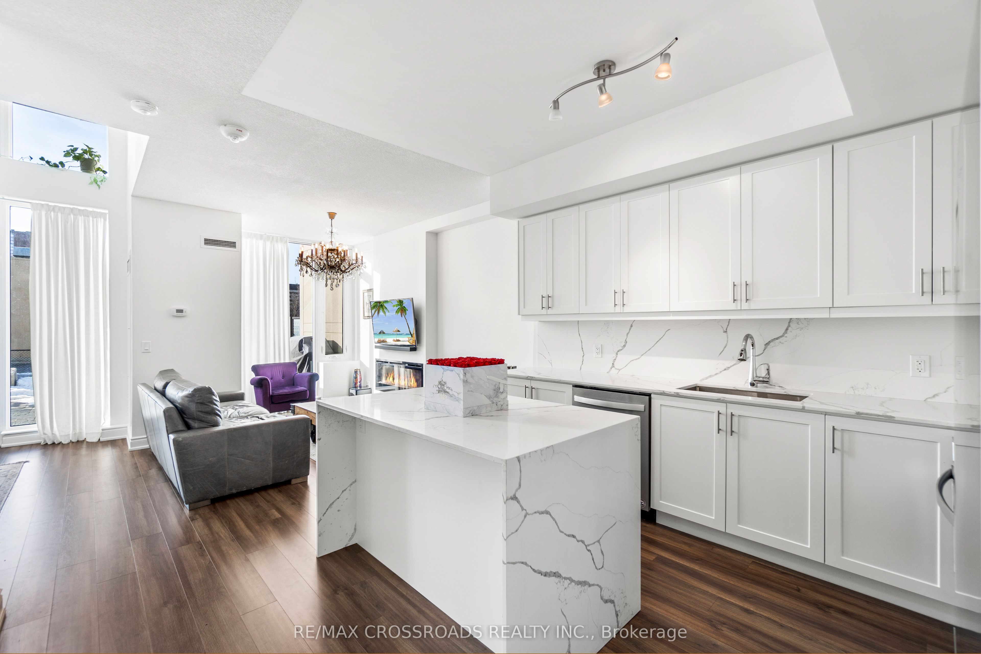 9618 Yonge Street Th102 Property Photo 6