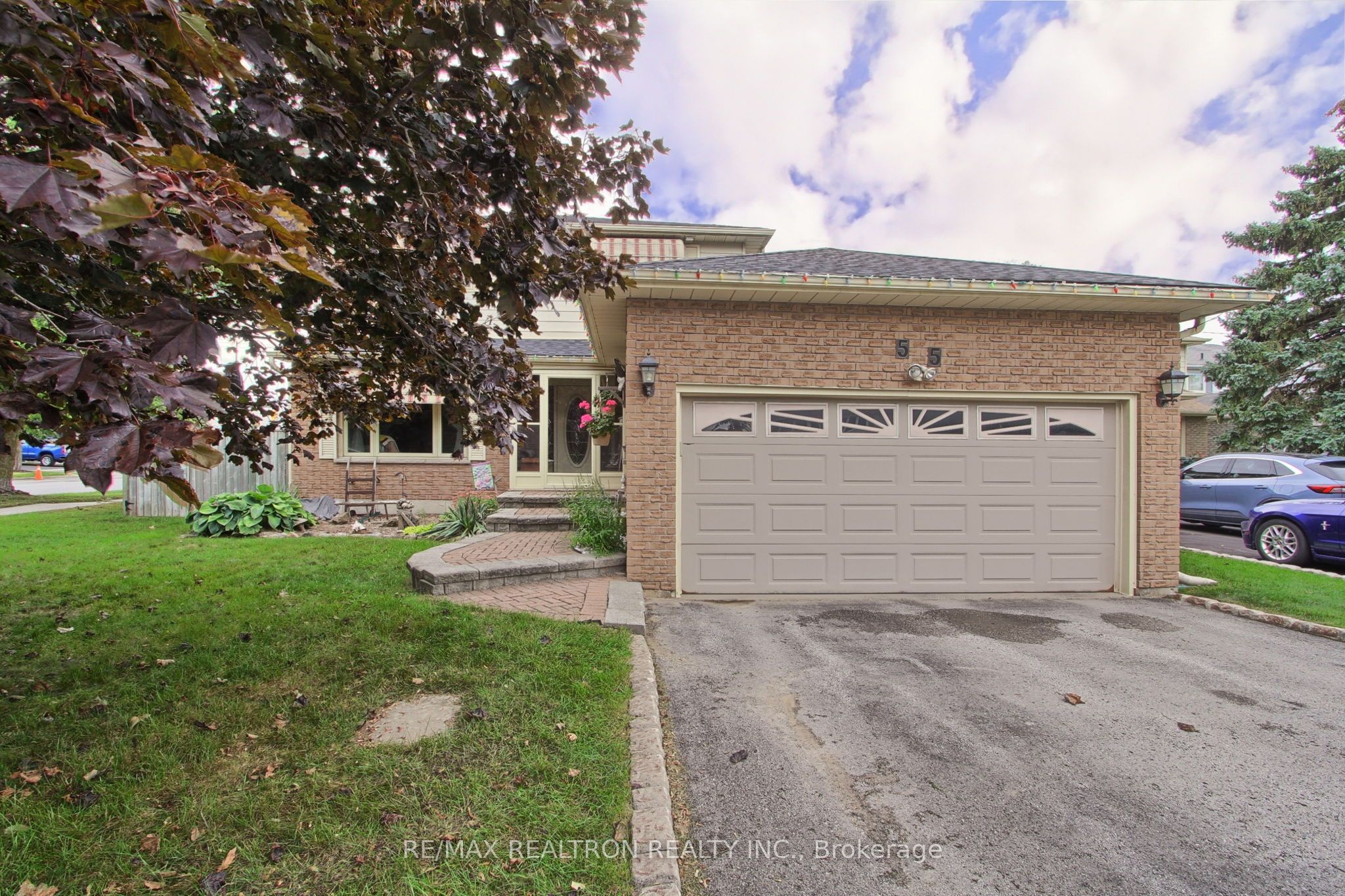 55 Redcastle Crescent Property Photo 1