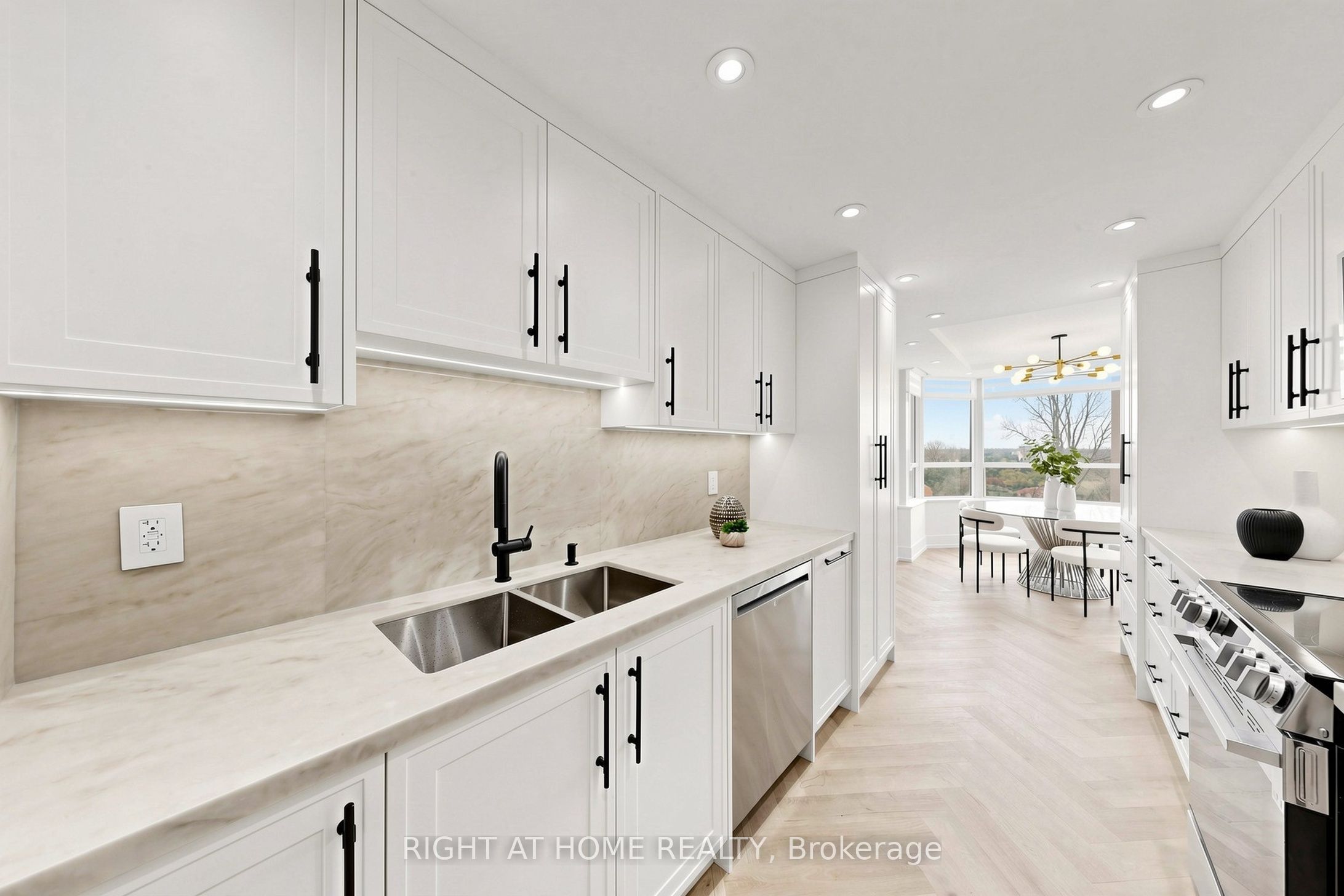 7 Townsgate Drive 1506 Property Photo 15