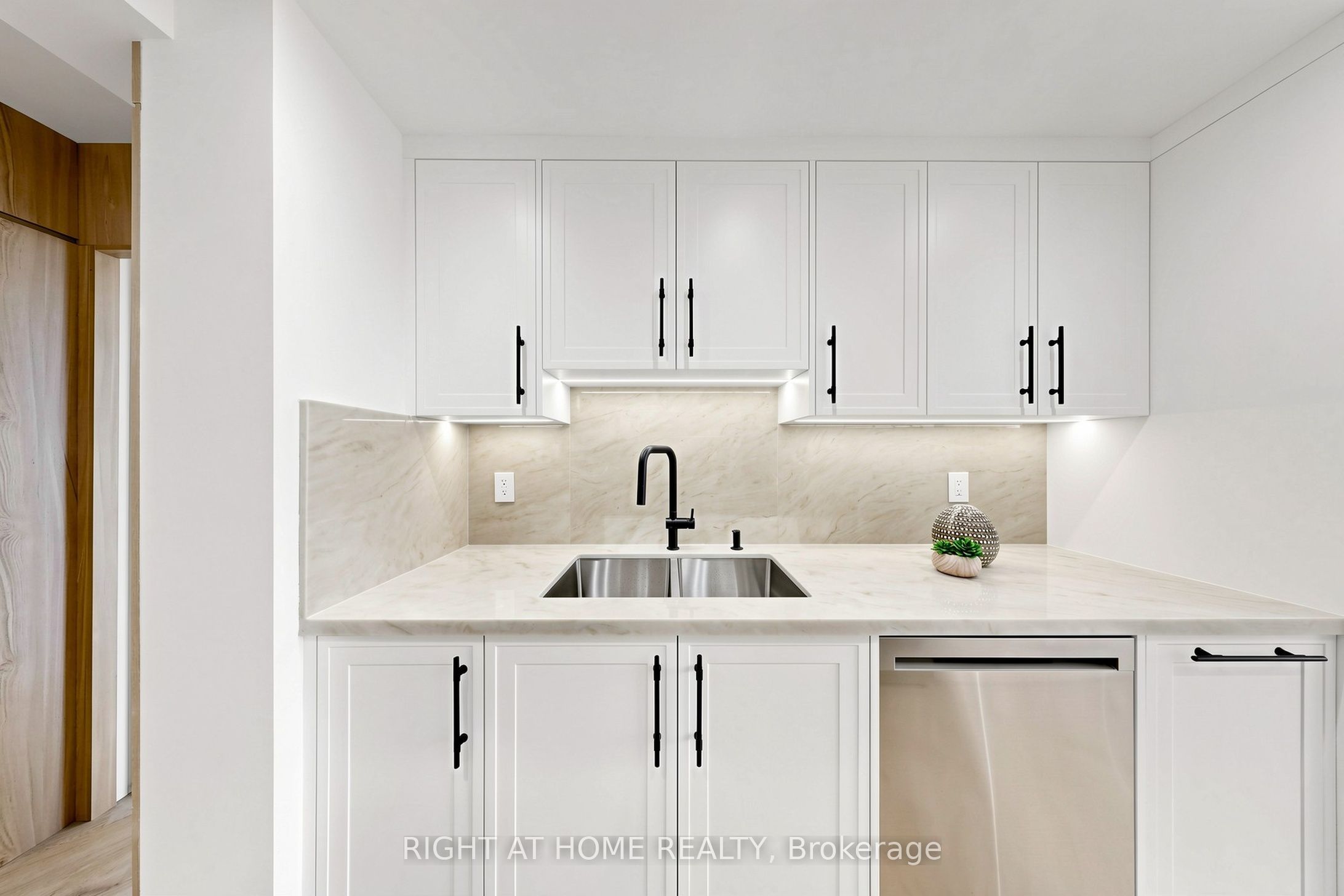 7 Townsgate Drive 1506 Property Photo 17