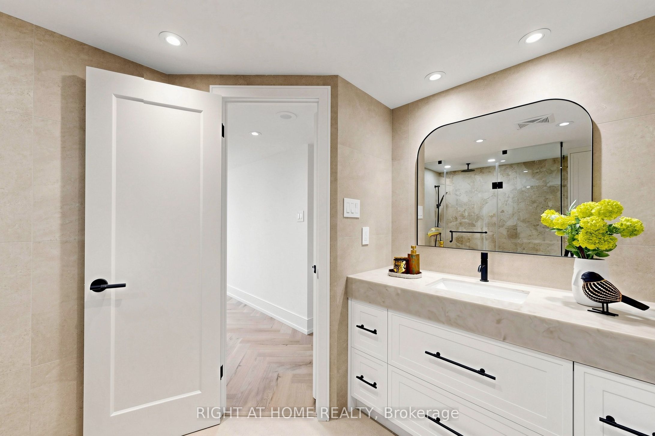 7 Townsgate Drive 1506 Property Photo 28