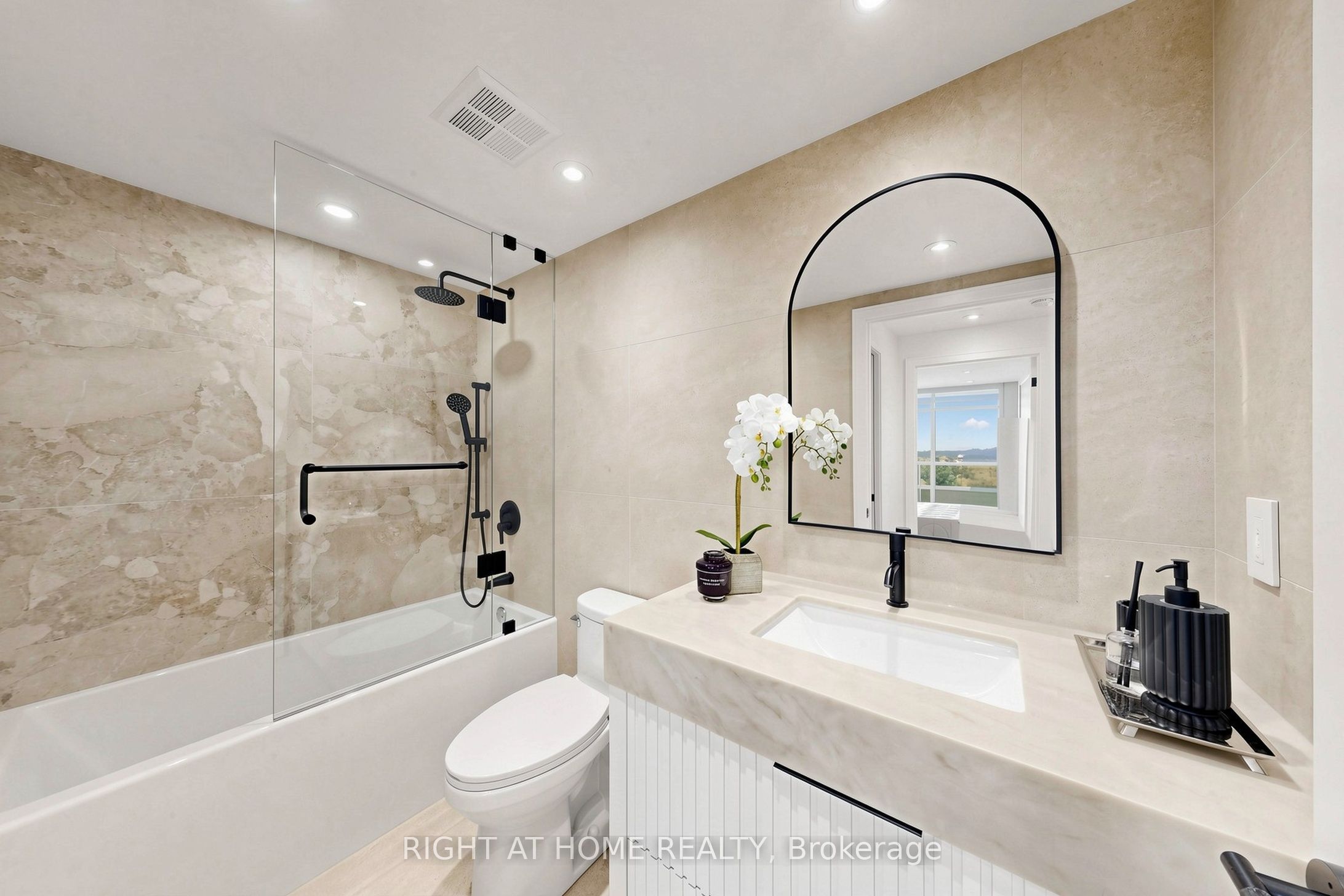 7 Townsgate Drive 1506 Property Photo 37