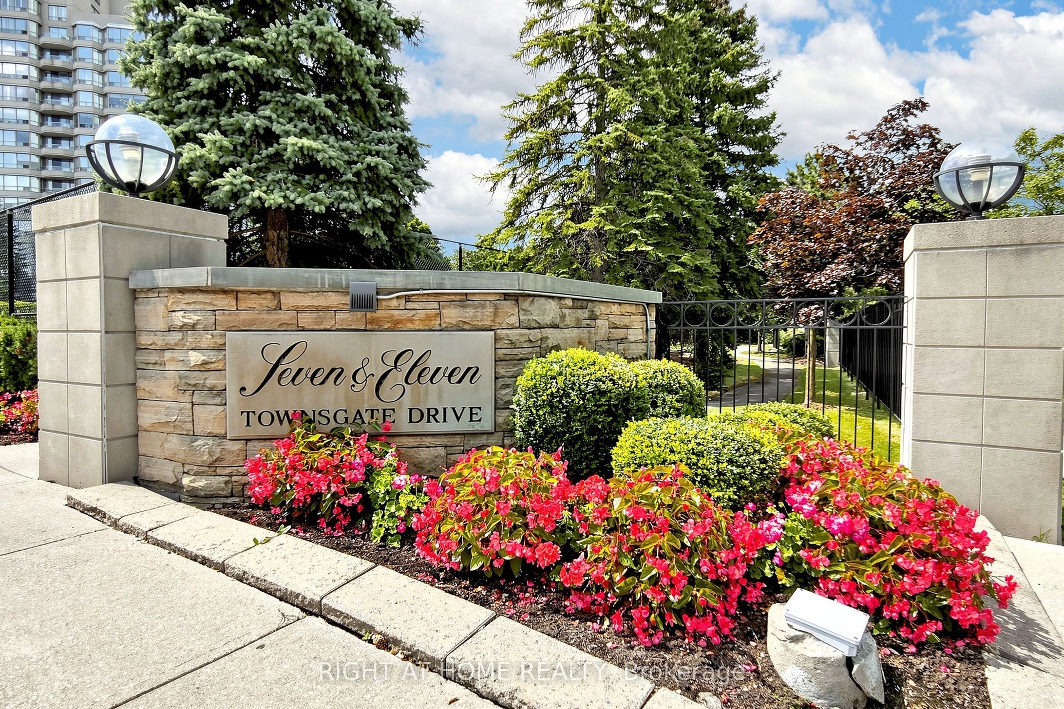 7 Townsgate Drive 1506 Property Photo 43
