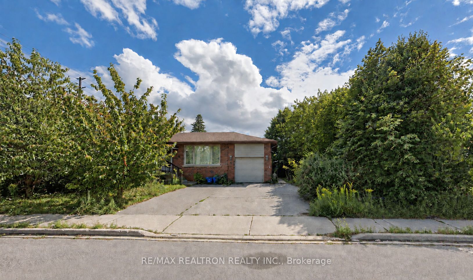 468 Windhurst Gate #2Bed BSMNT Property Photo 1