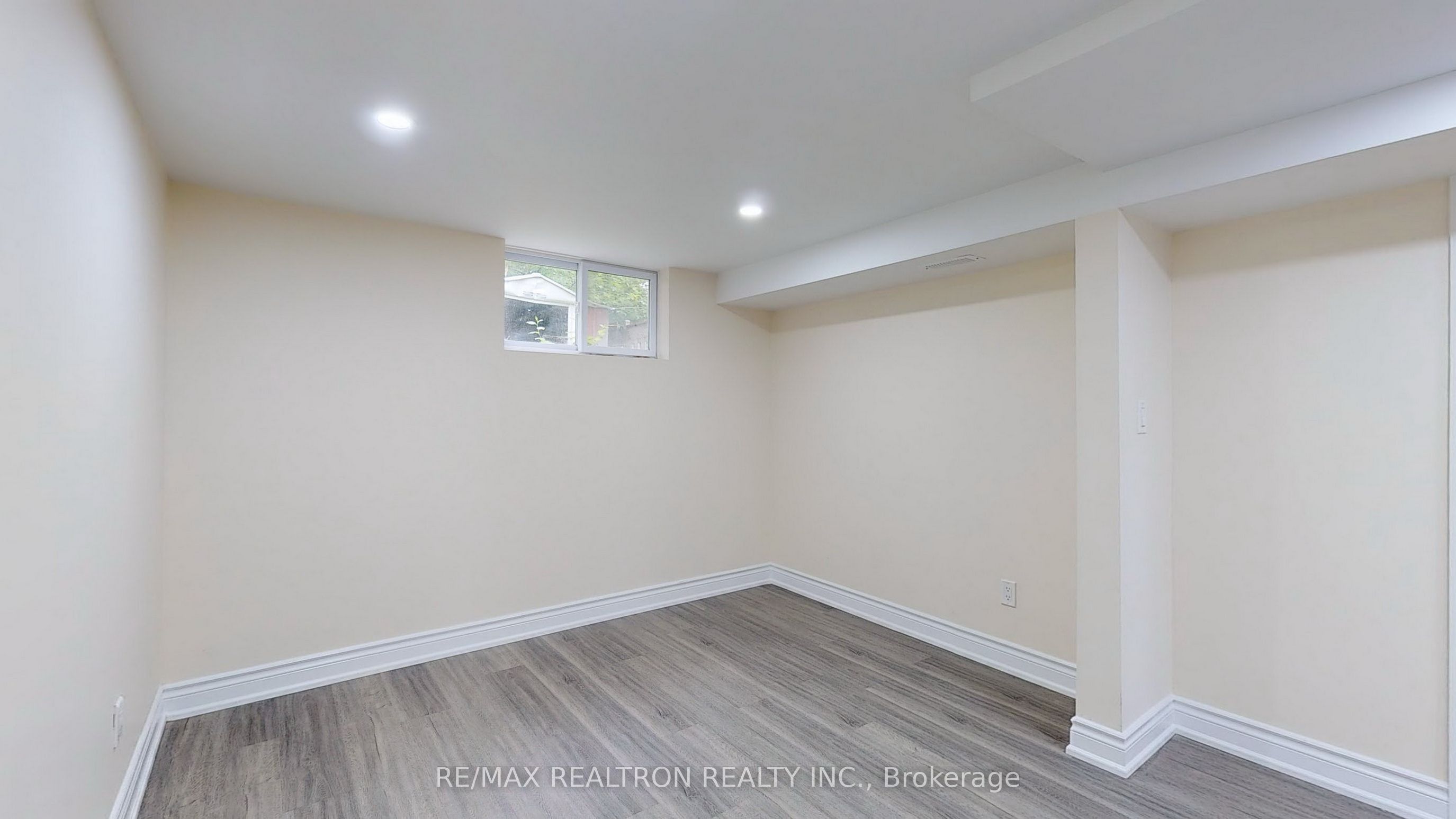 265 Browndale Crescent 1bed Bsmnt Property Photo 7