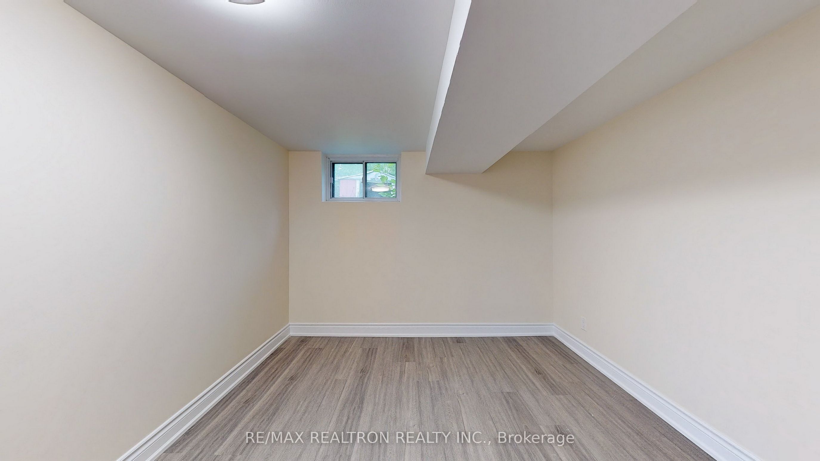 265 Browndale Crescent 1bed Bsmnt Property Photo 9
