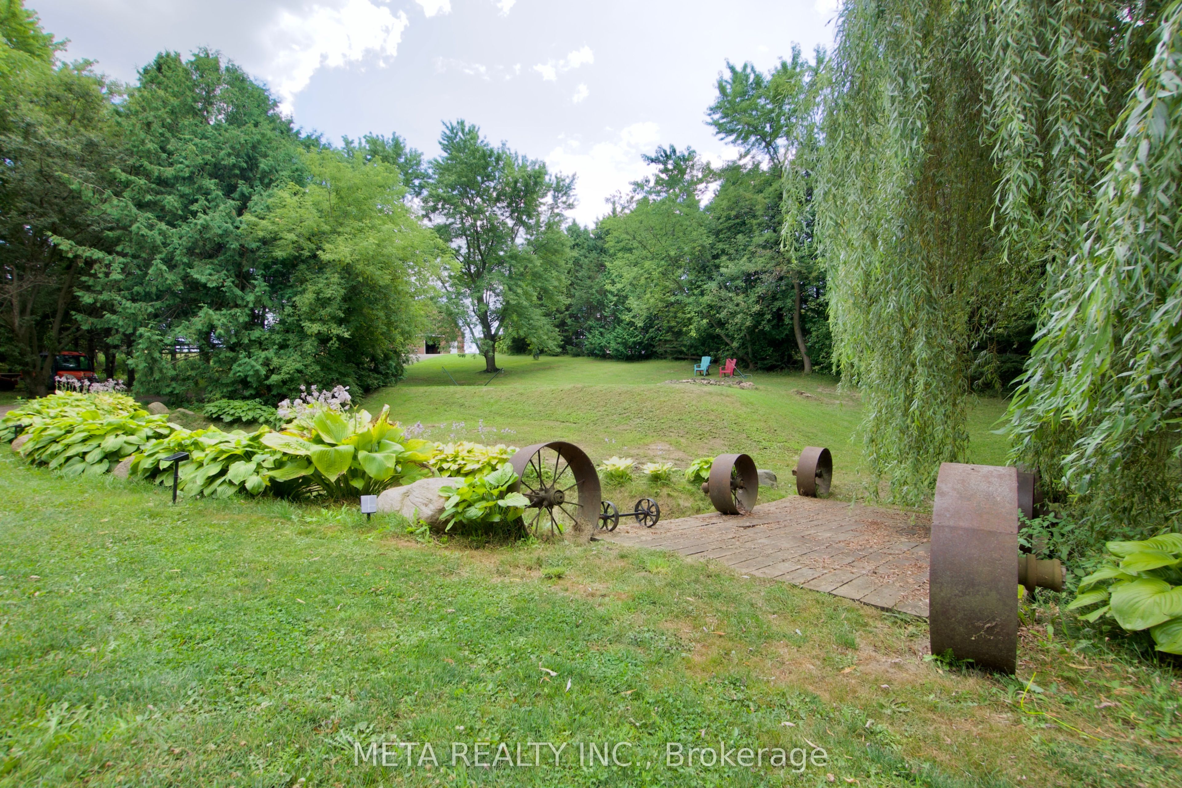 5653 7th Line Property Photo 6