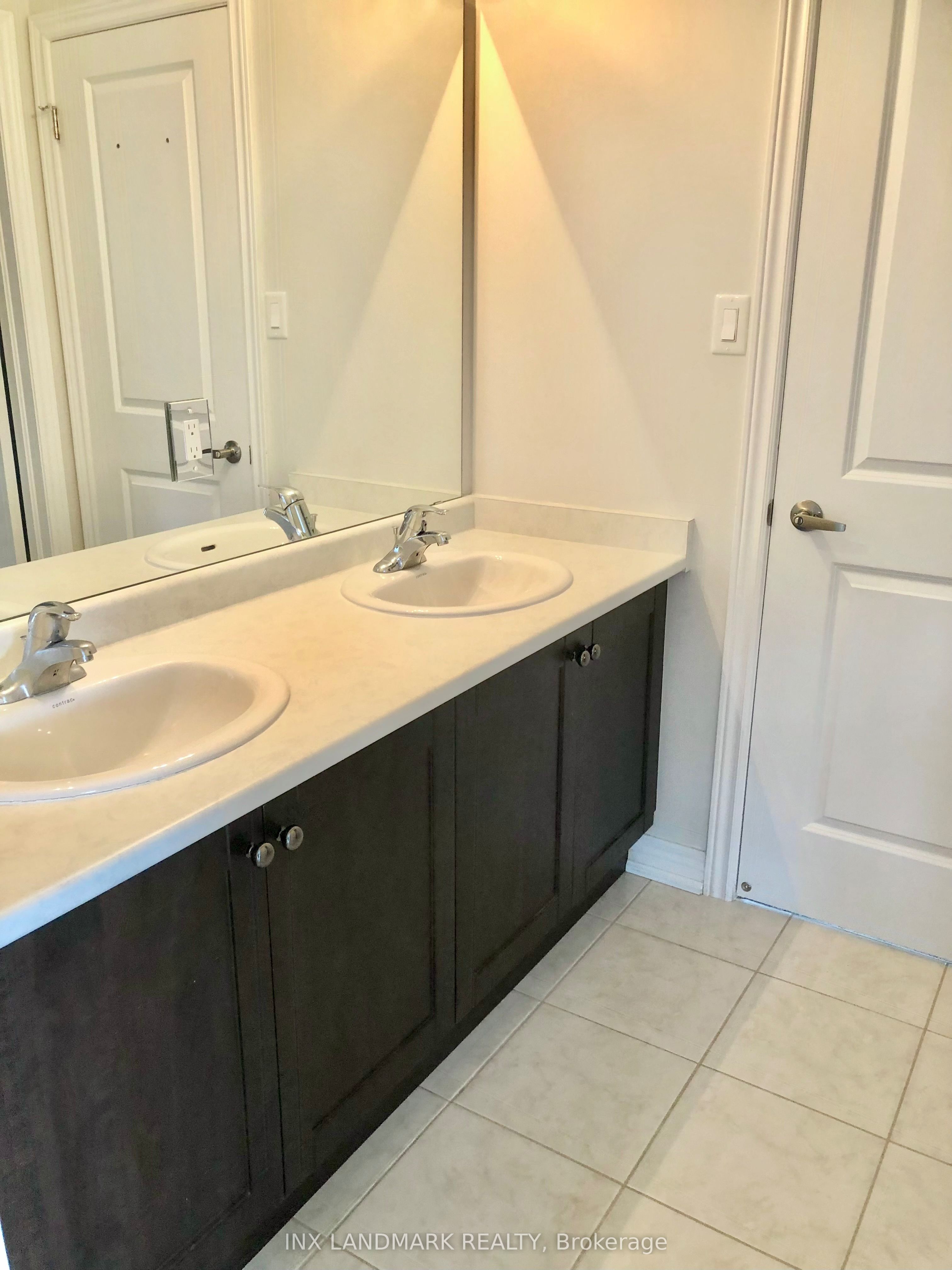 982 Barton Way Property Photo 12
