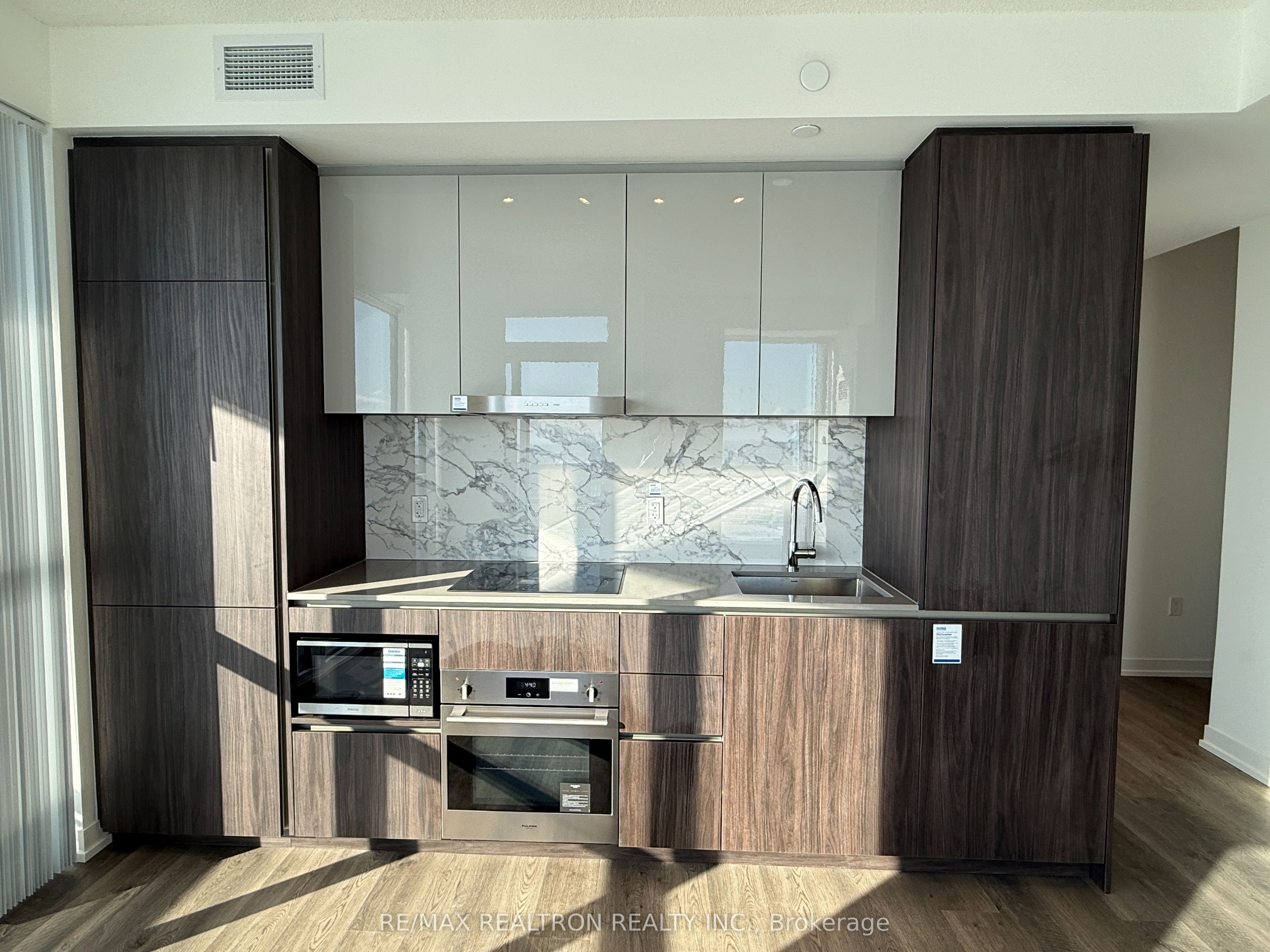 8 Interchange Way 5212 Property Photo 1