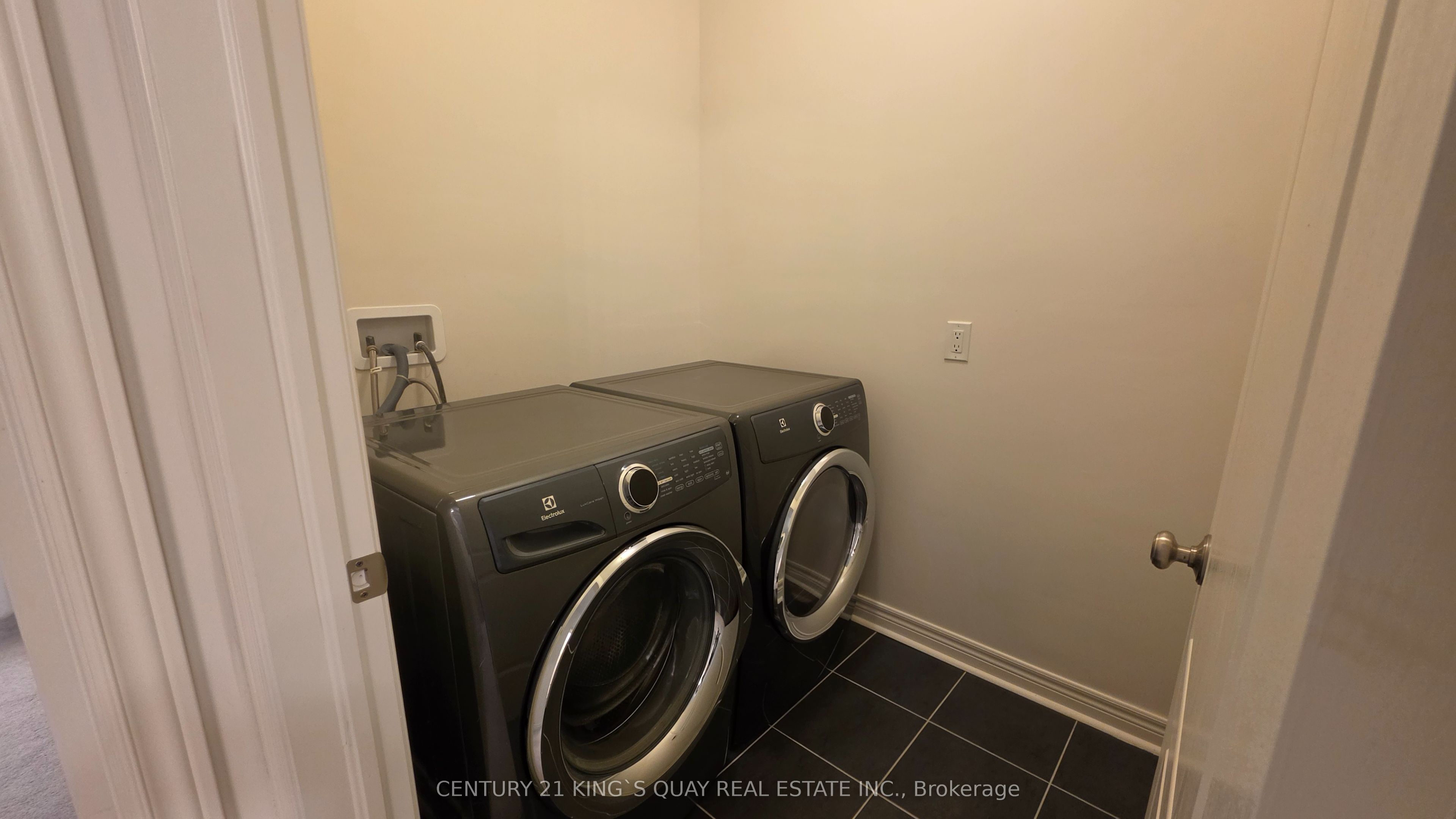 360 William Graham Drive Property Photo 21