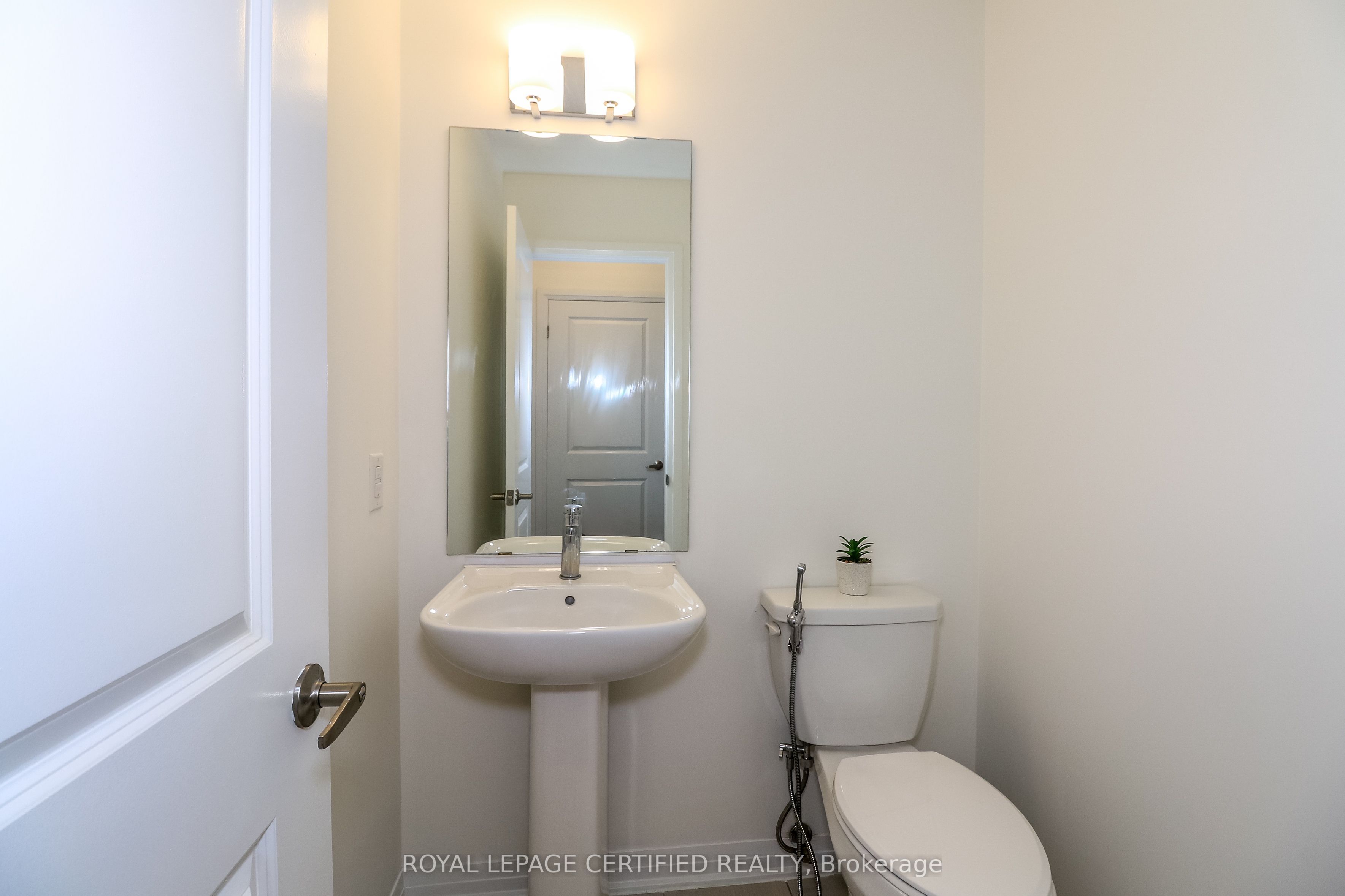 5 Hughes Lane Property Photo 18