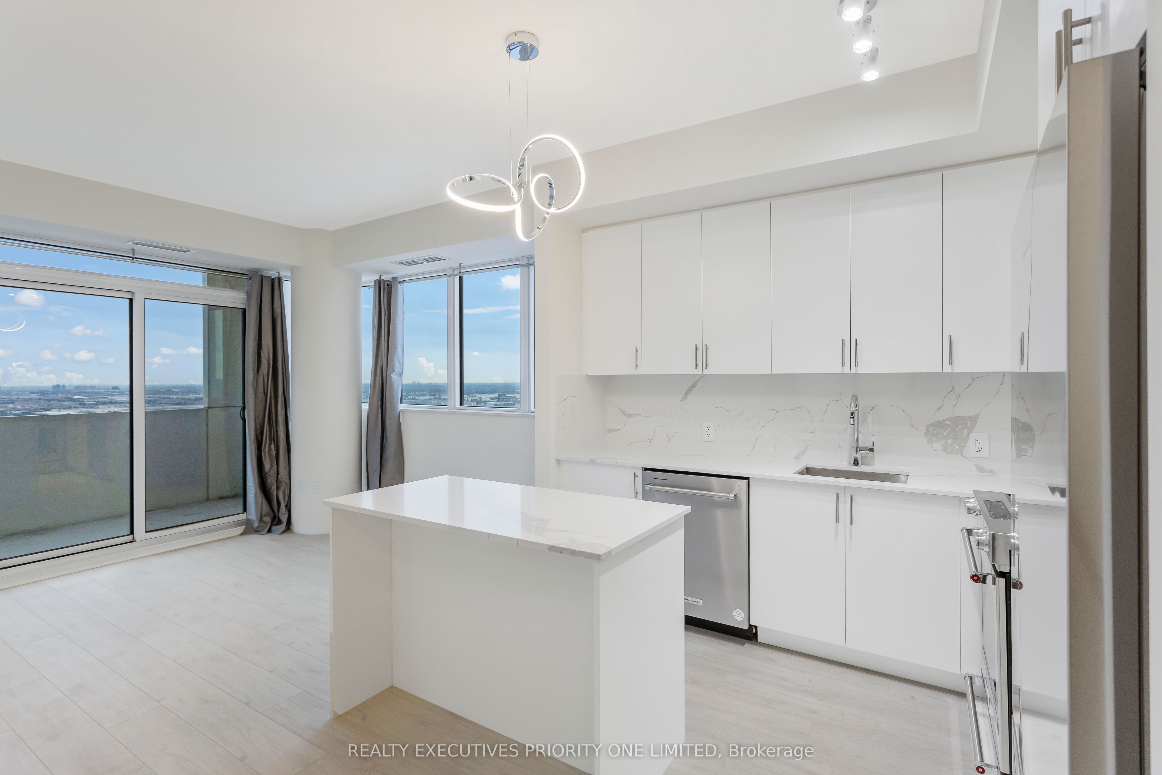 9000 Jane Street 2018 Property Photo 2