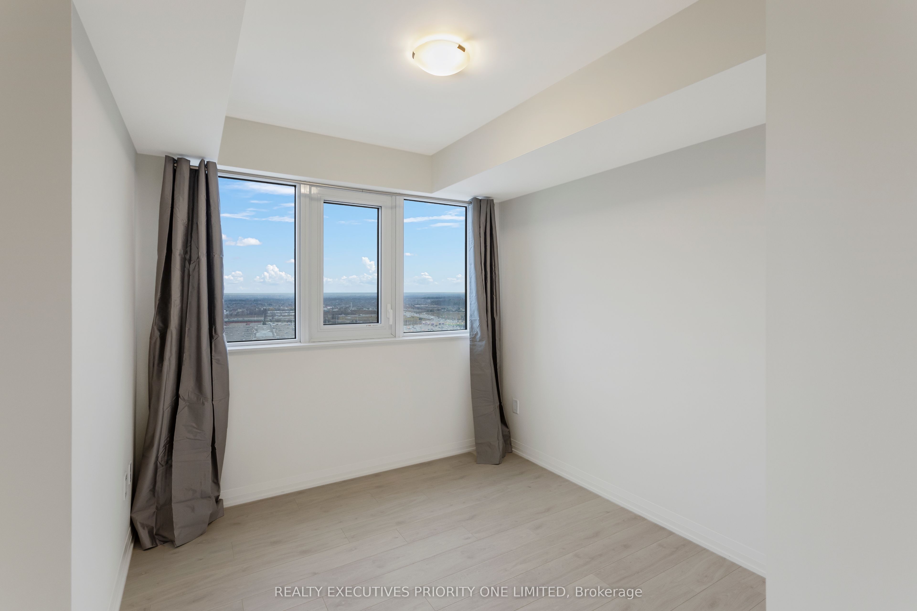 9000 Jane Street 2018 Property Photo 3