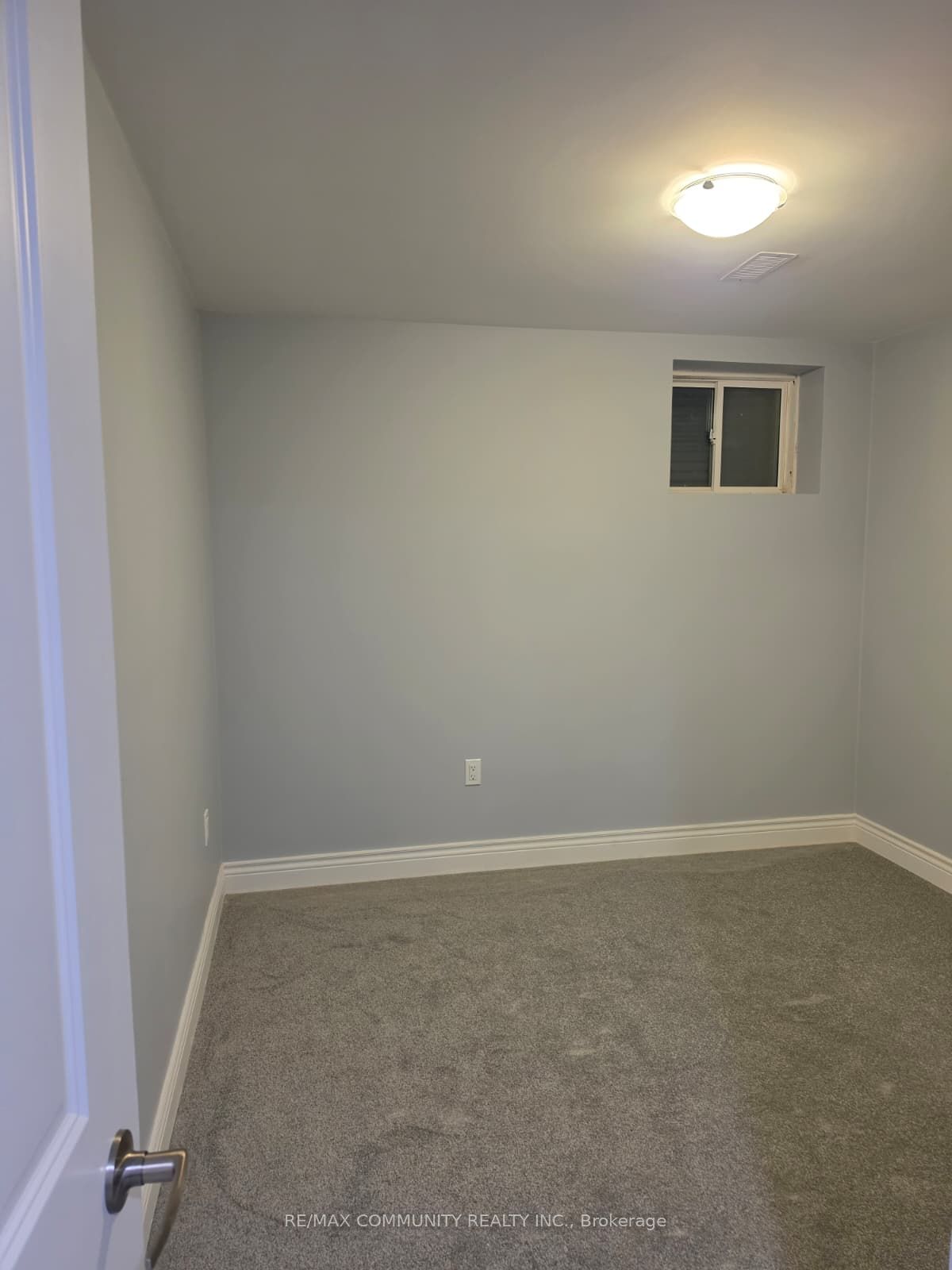 63 English Drive E Basement Property Photo 8