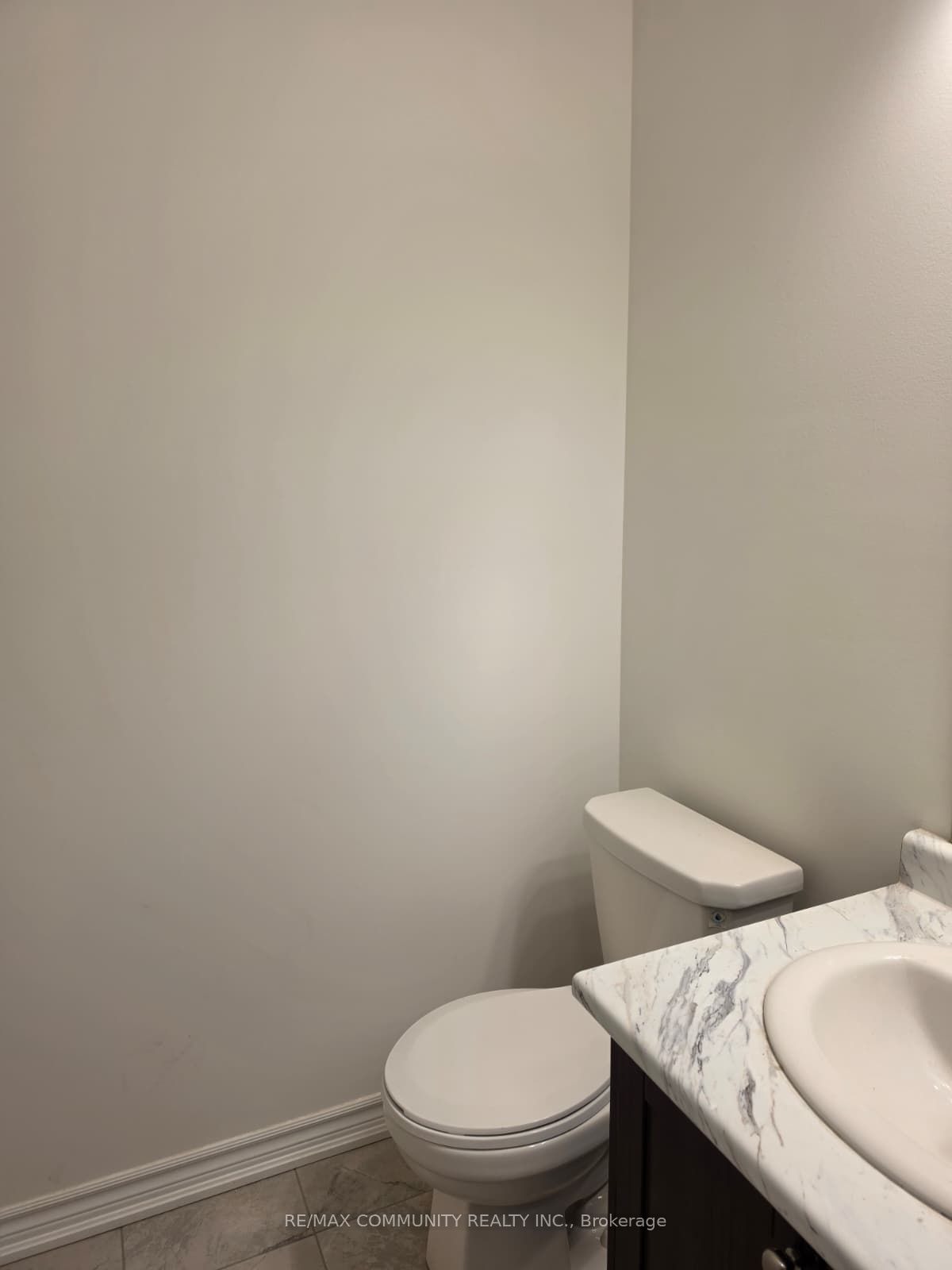 63 English Drive E Basement Property Photo 10