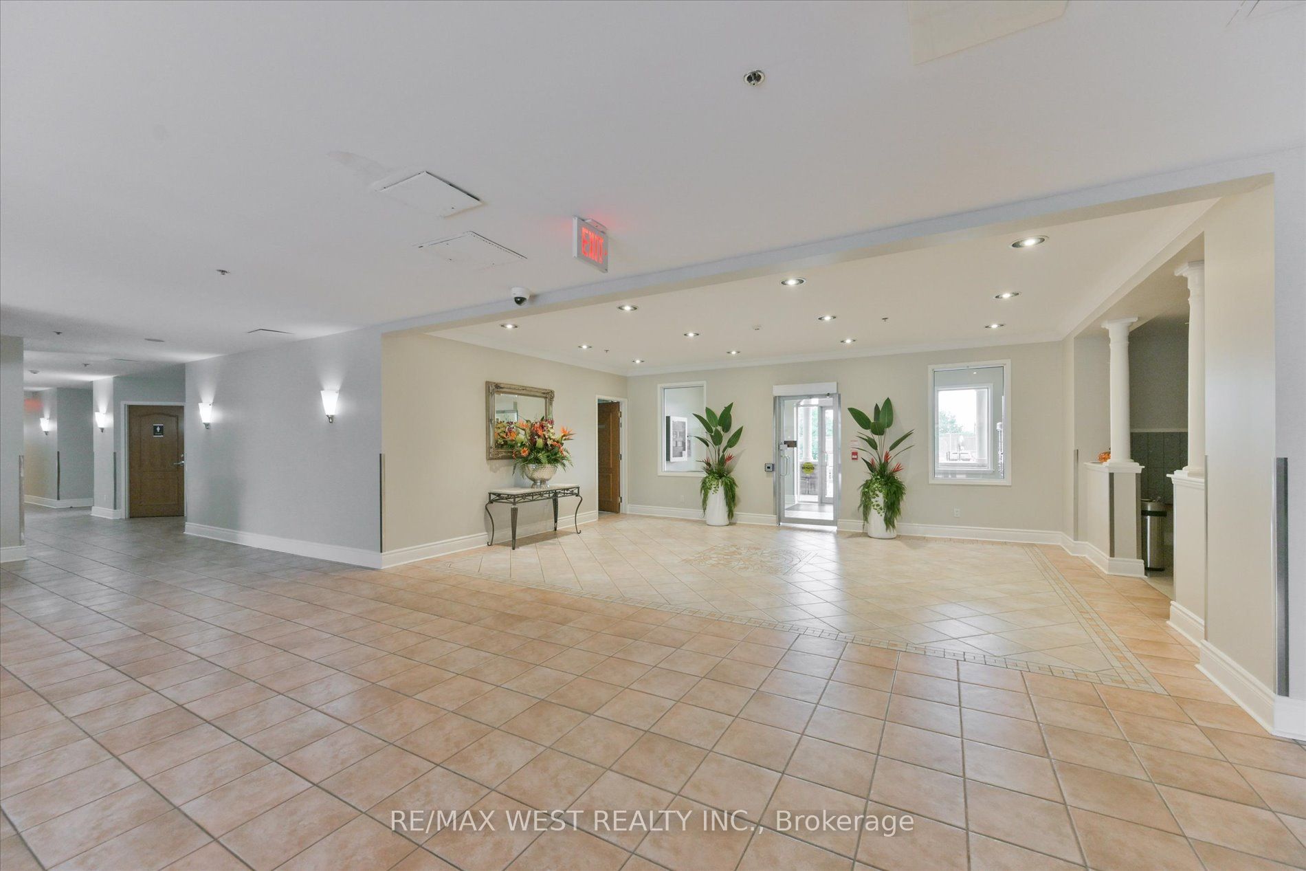 7373 Martin Grove Road 319 Property Photo 5