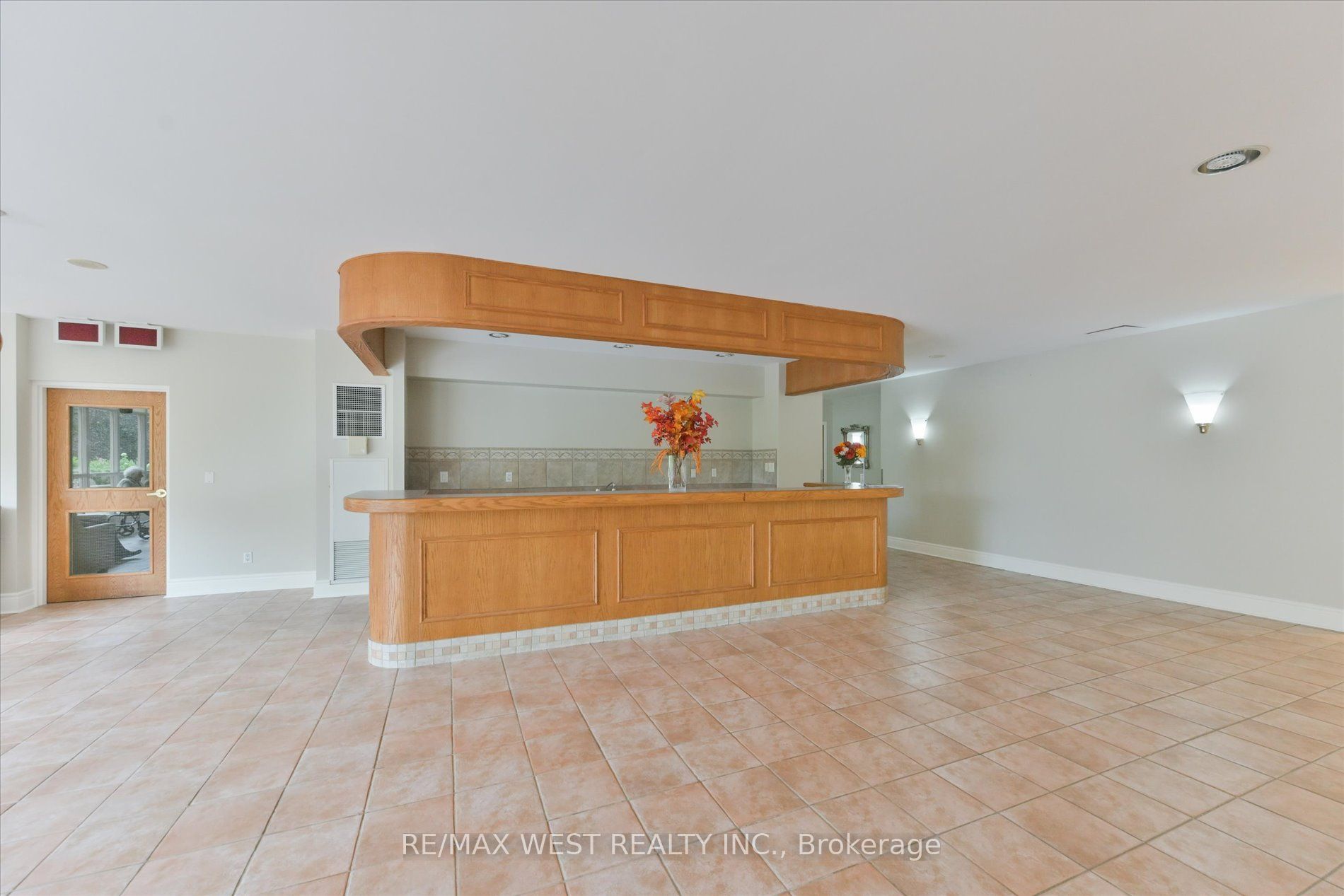 7373 Martin Grove Road 319 Property Photo 7