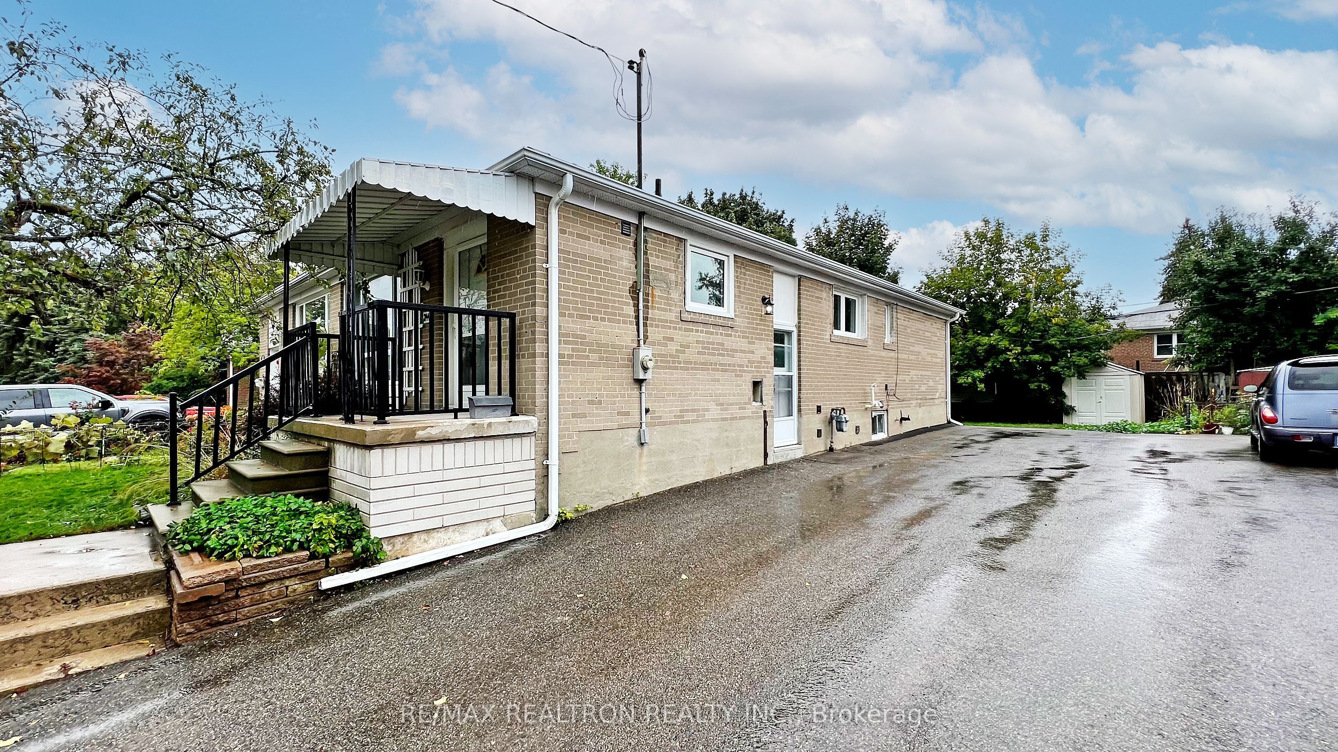 244 Browndale Crescent Bachelor Unit #bsmnt Property Photo 2
