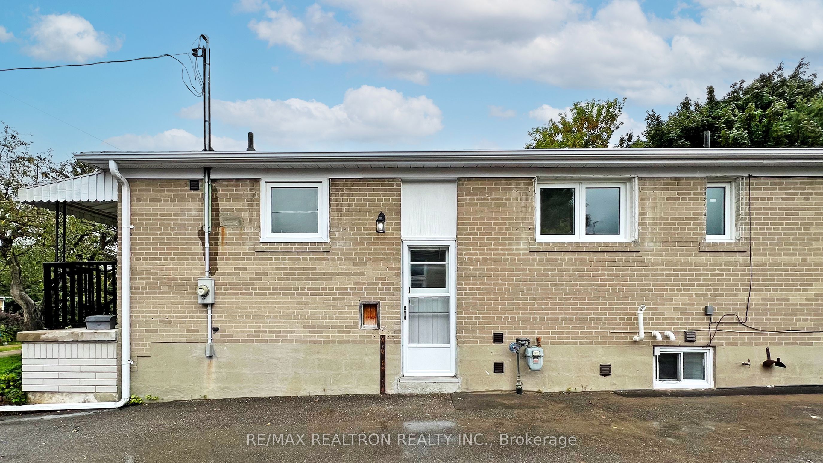244 Browndale Crescent Bachelor Unit #bsmnt Property Photo 3