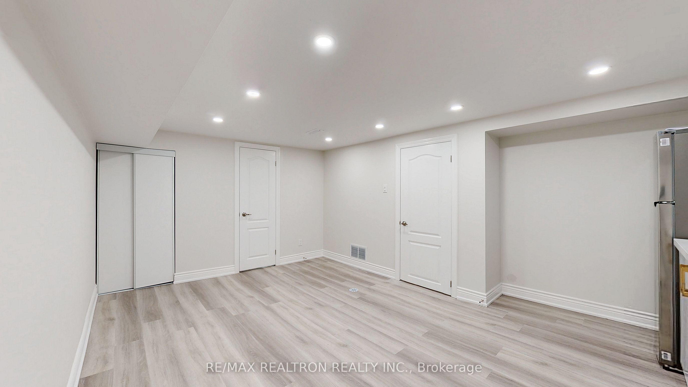 244 Browndale Crescent Bachelor Unit #bsmnt Property Photo 8