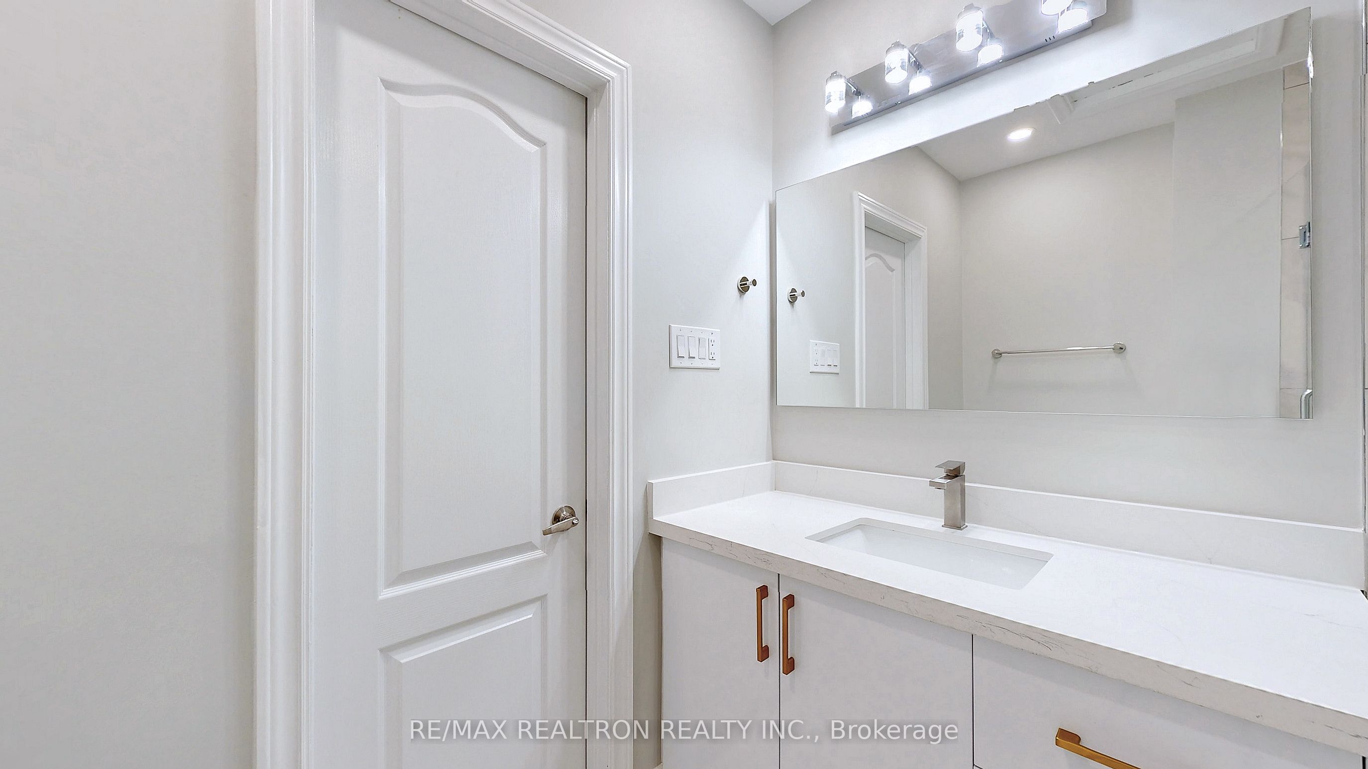 244 Browndale Crescent Bachelor Unit #bsmnt Property Photo 9
