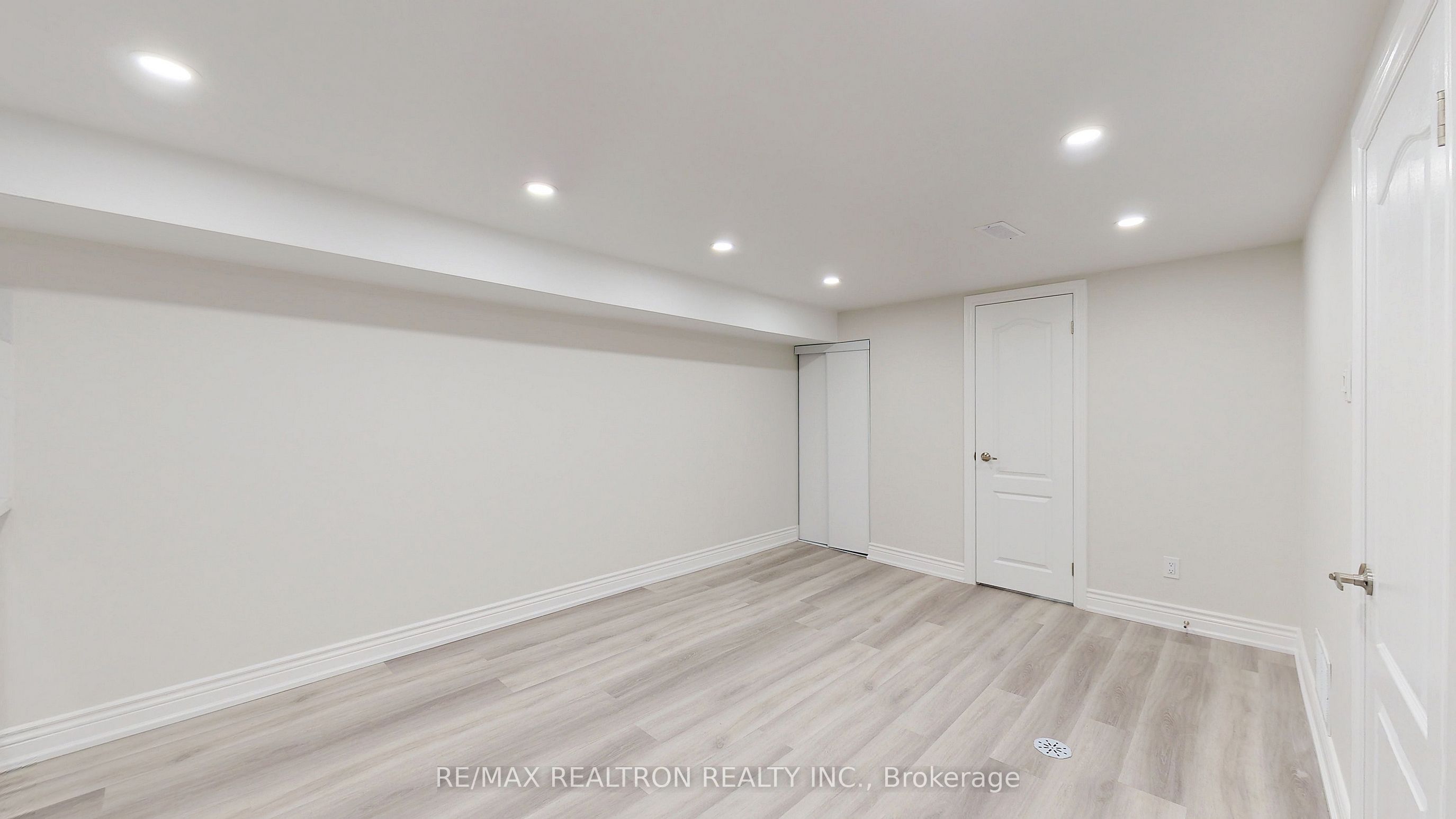 244 Browndale Crescent Bachelor Unit #bsmnt Property Photo 11
