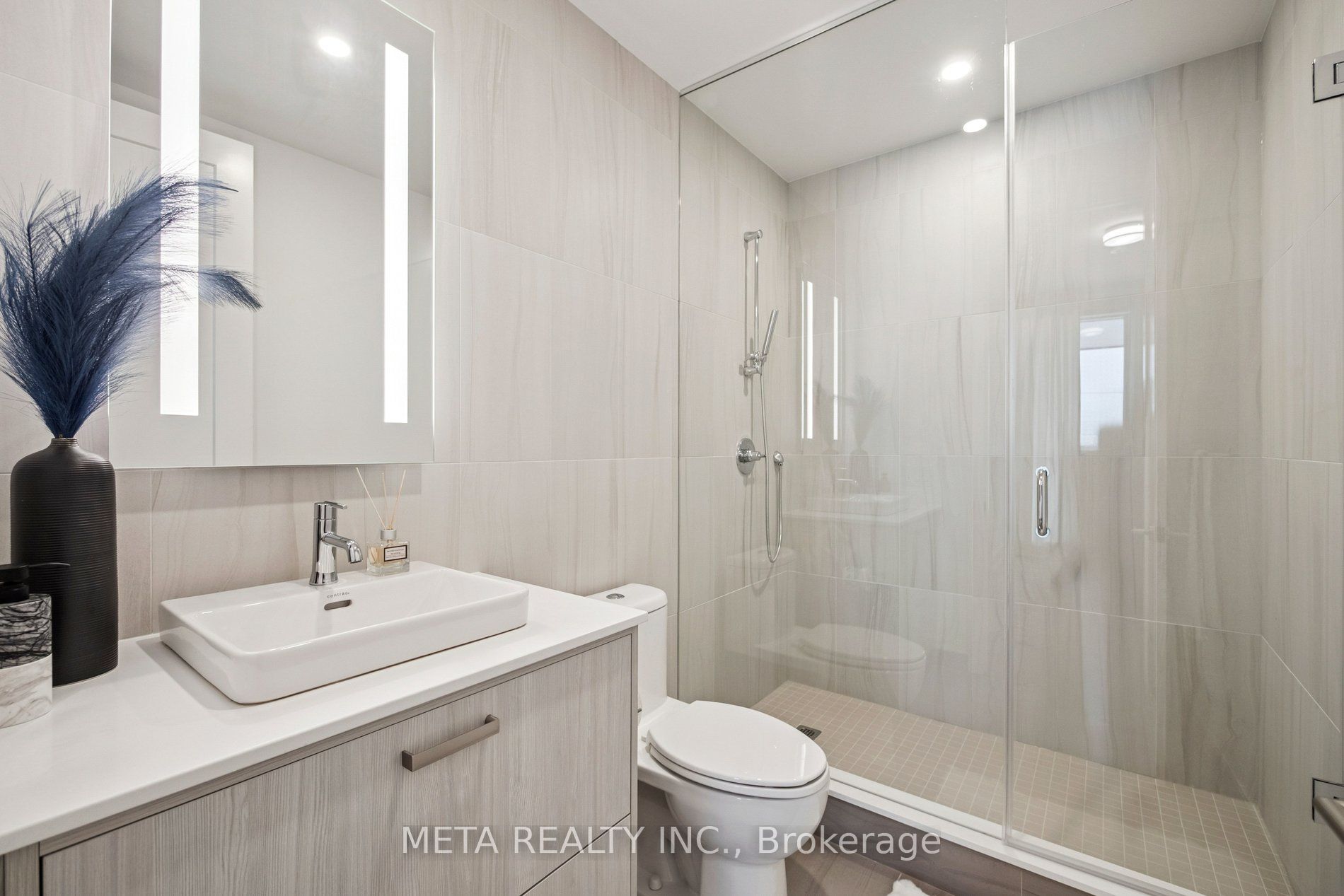 399 Royal Orchard Boulevard 315 Property Photo 8
