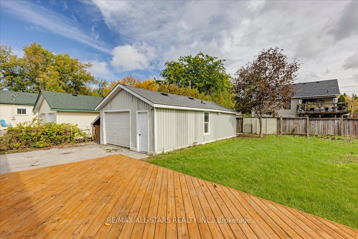 369 Lake Drive Property Photo 3