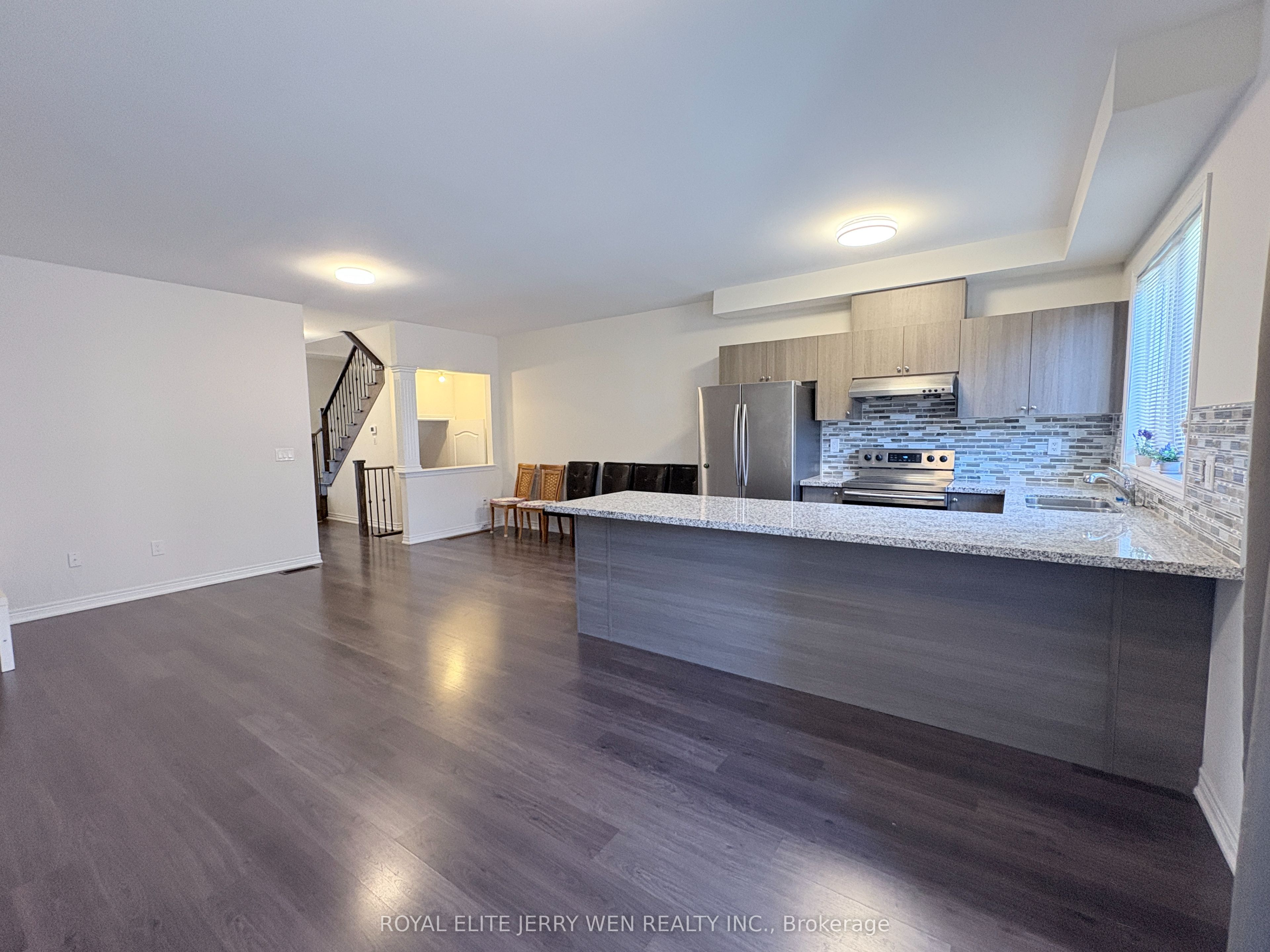 15 Collier Crescent Property Photo 2