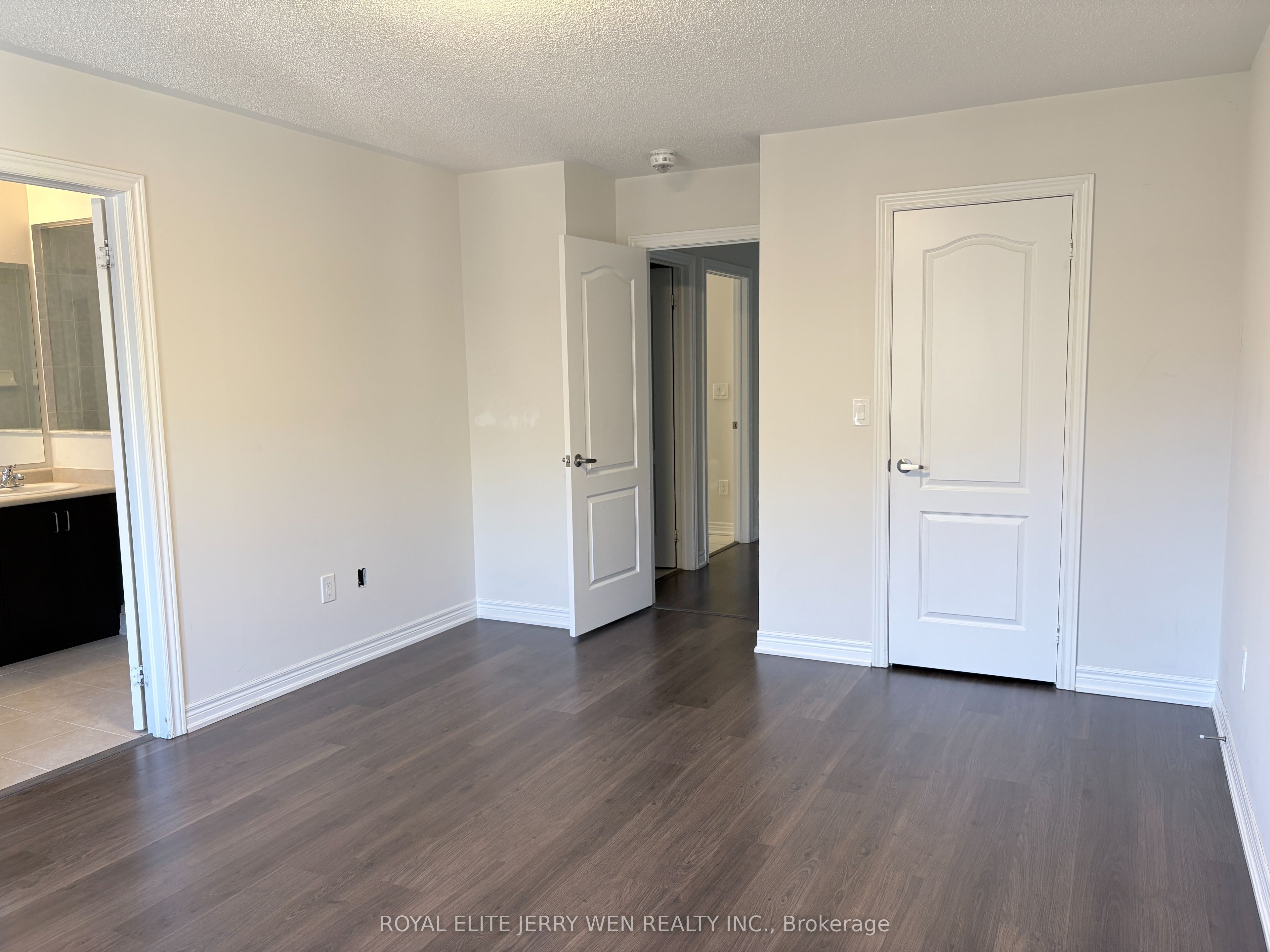 15 Collier Crescent Property Photo 6
