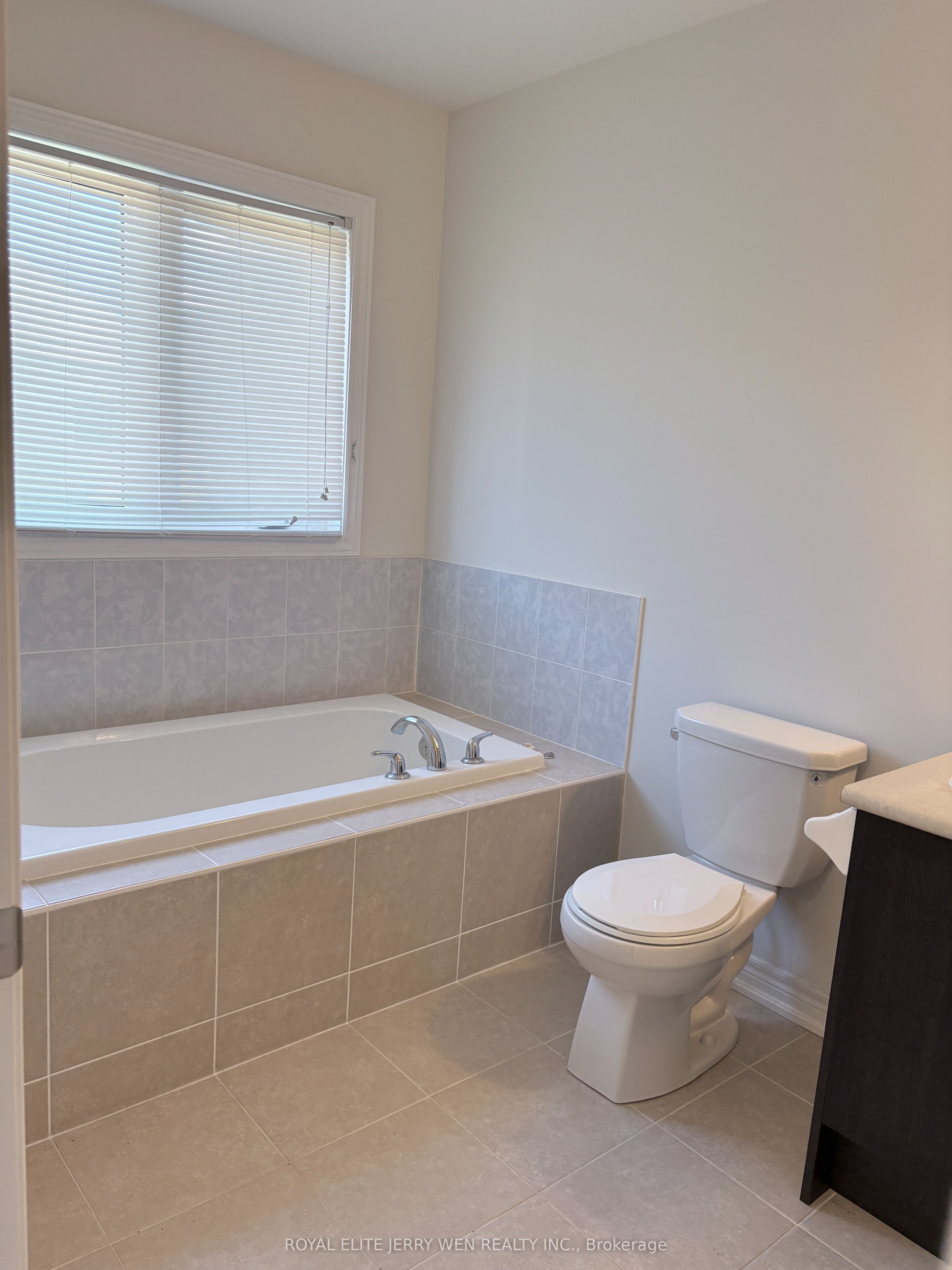 15 Collier Crescent Property Photo 9