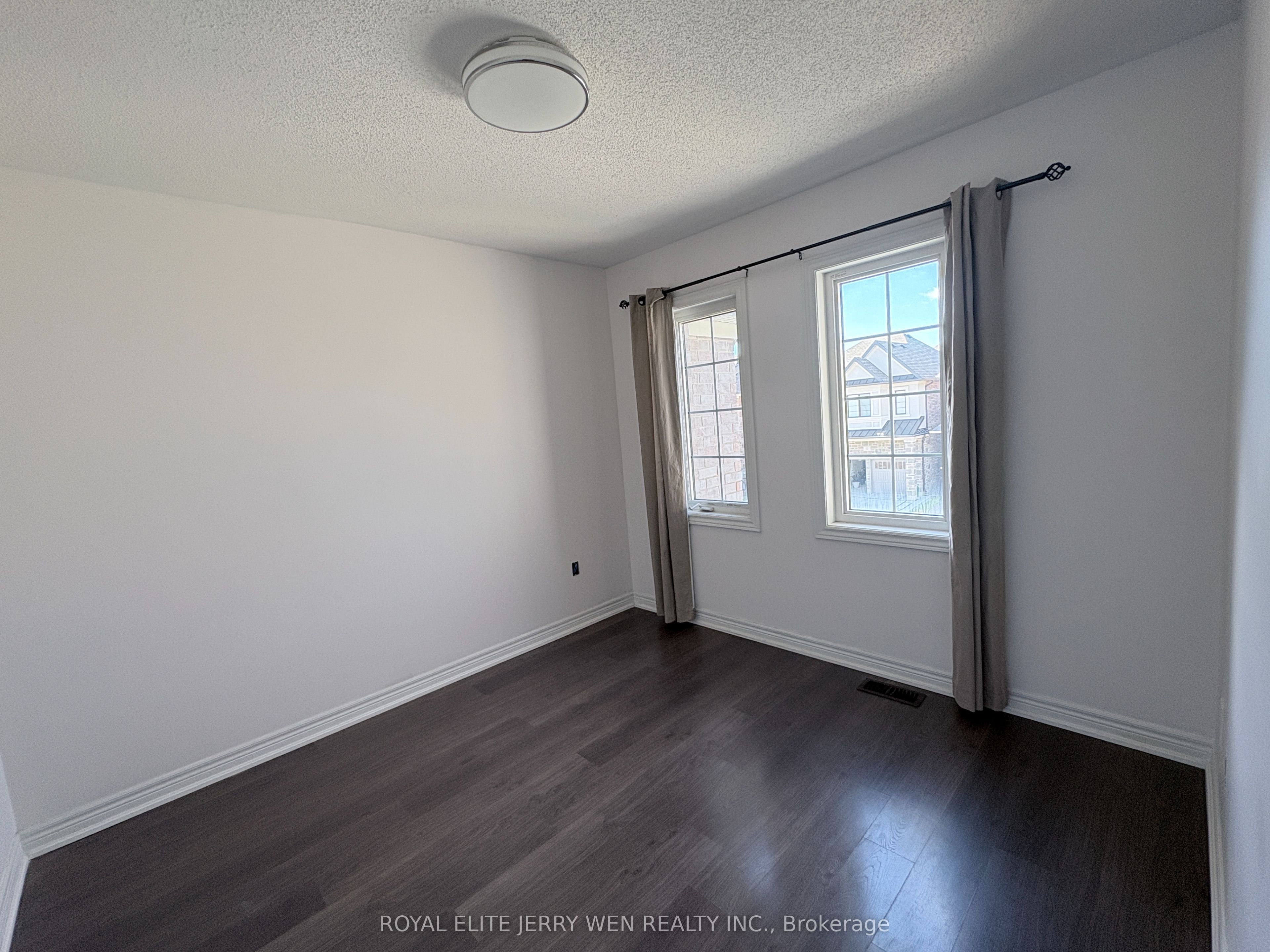 15 Collier Crescent Property Photo 13