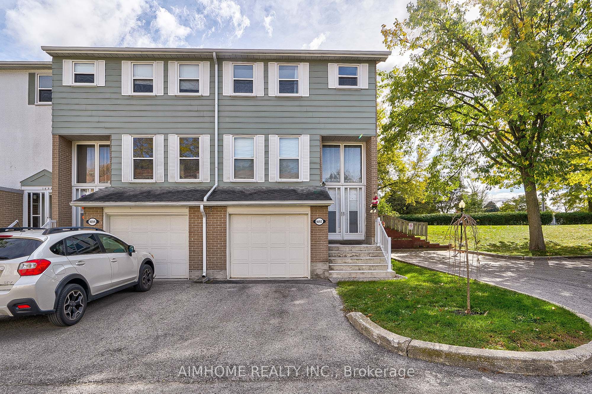 1692 John Street Property Photo 1