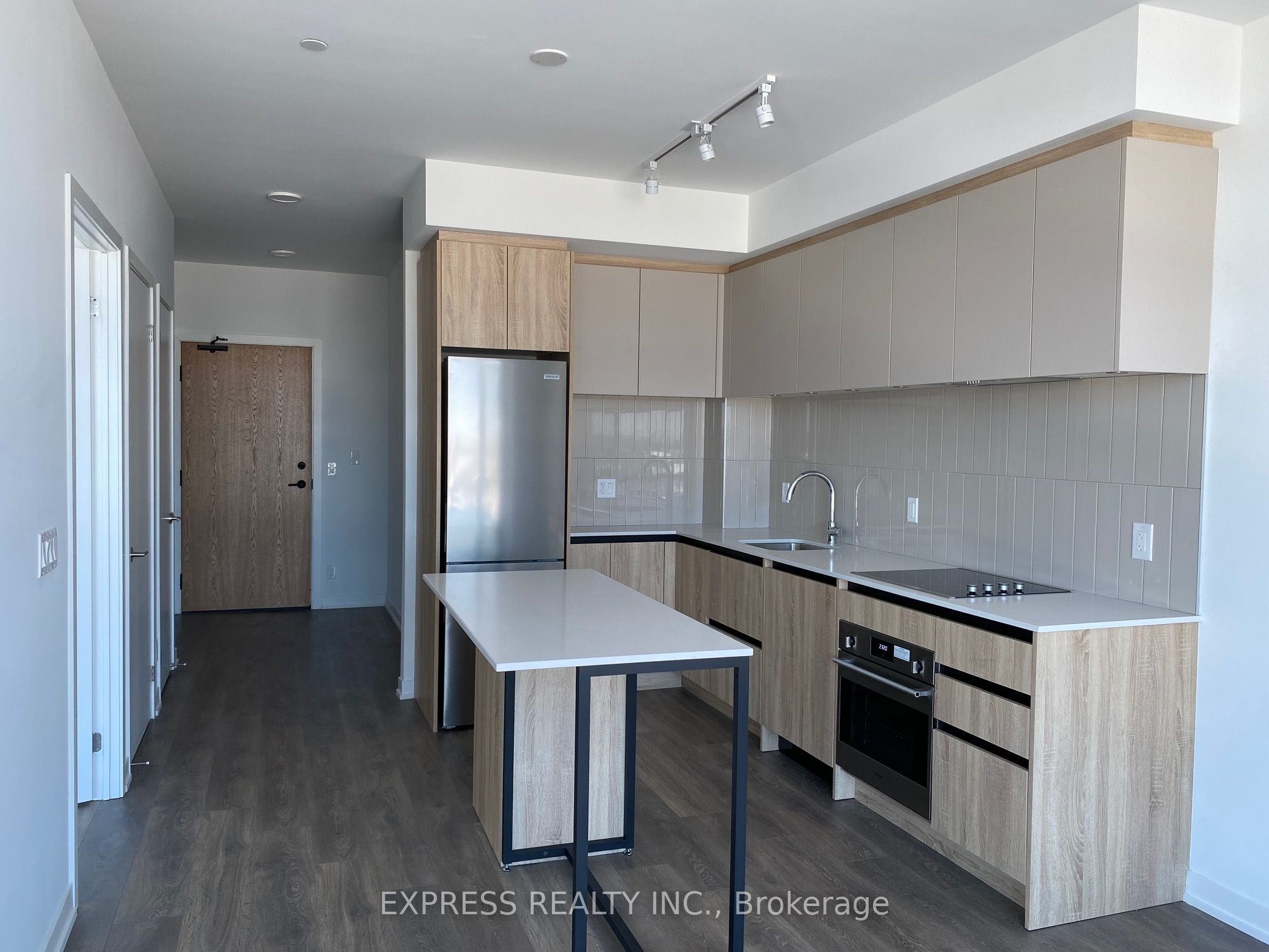 7950 Bathurst Street 608 Property Photo 2