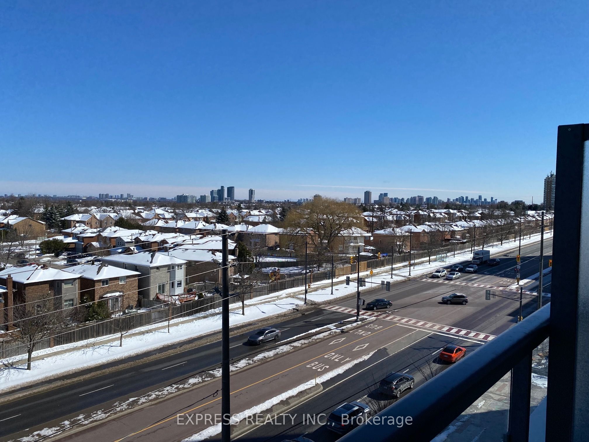 7950 Bathurst Street 608 Property Photo 6