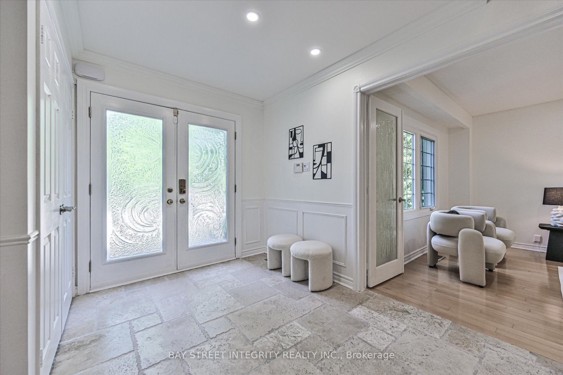 151 Old Surrey Lane Property Photo 3