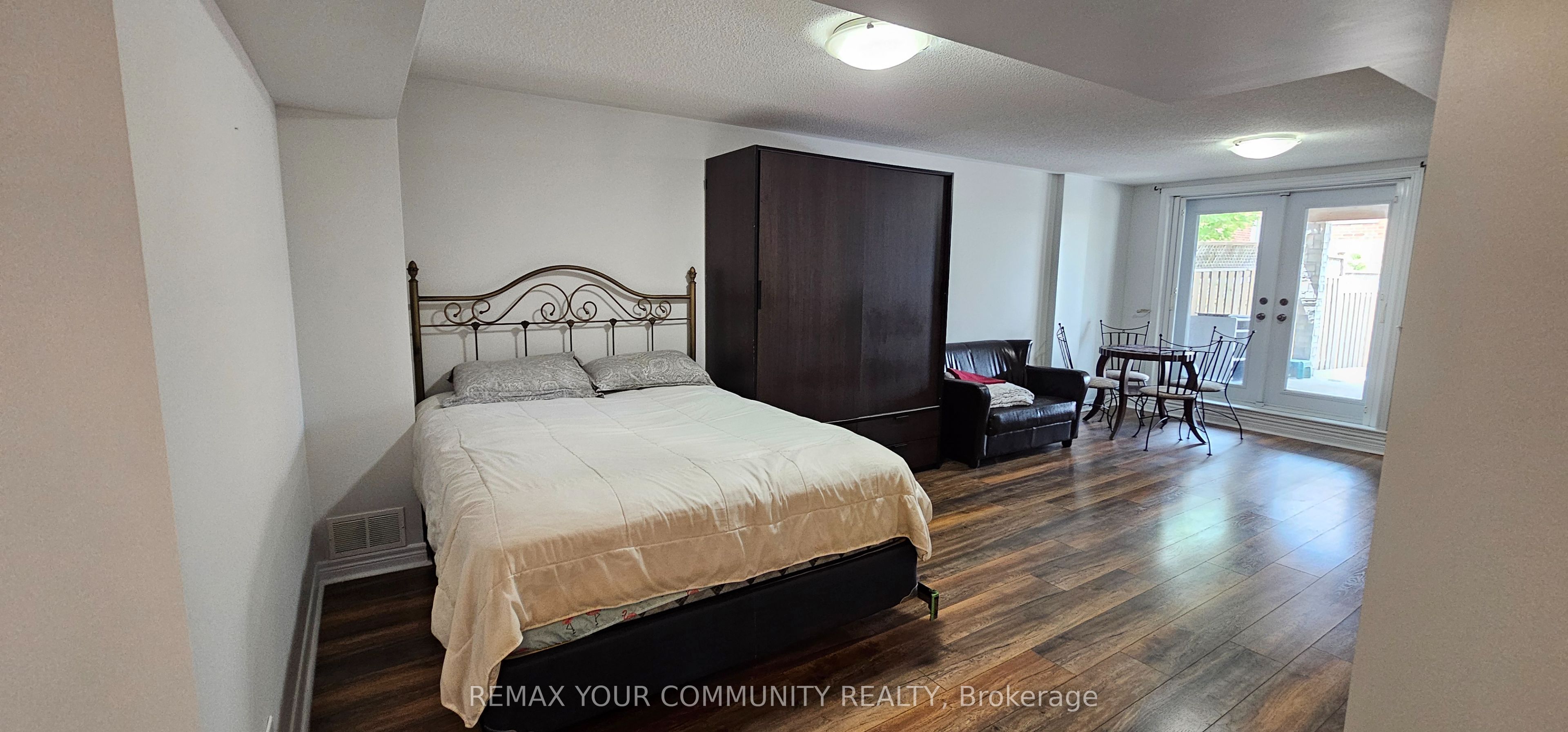 46 Courtland Crescent Property Photo 6