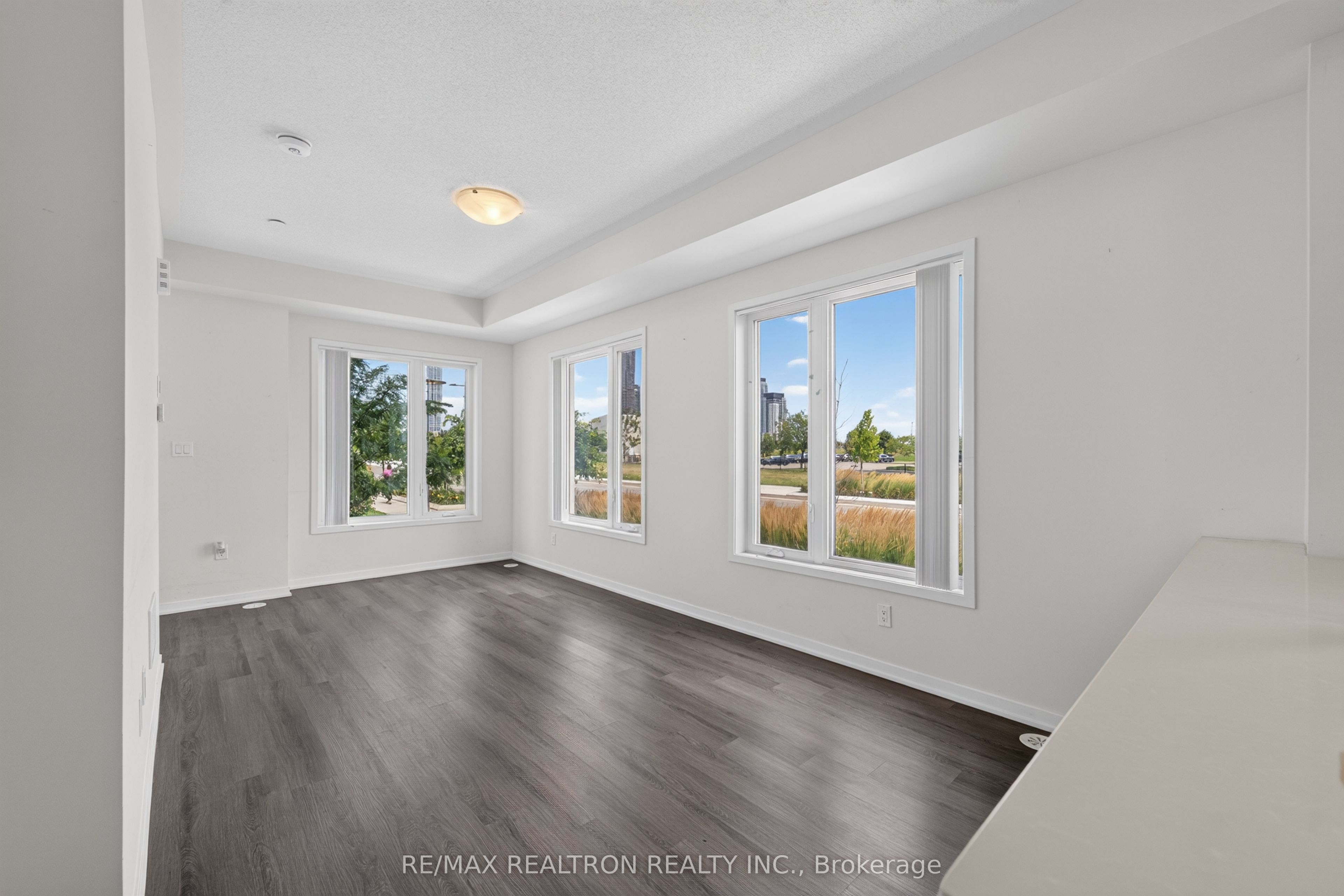 100 Honeycrisp Crescent 343 Property Photo 10