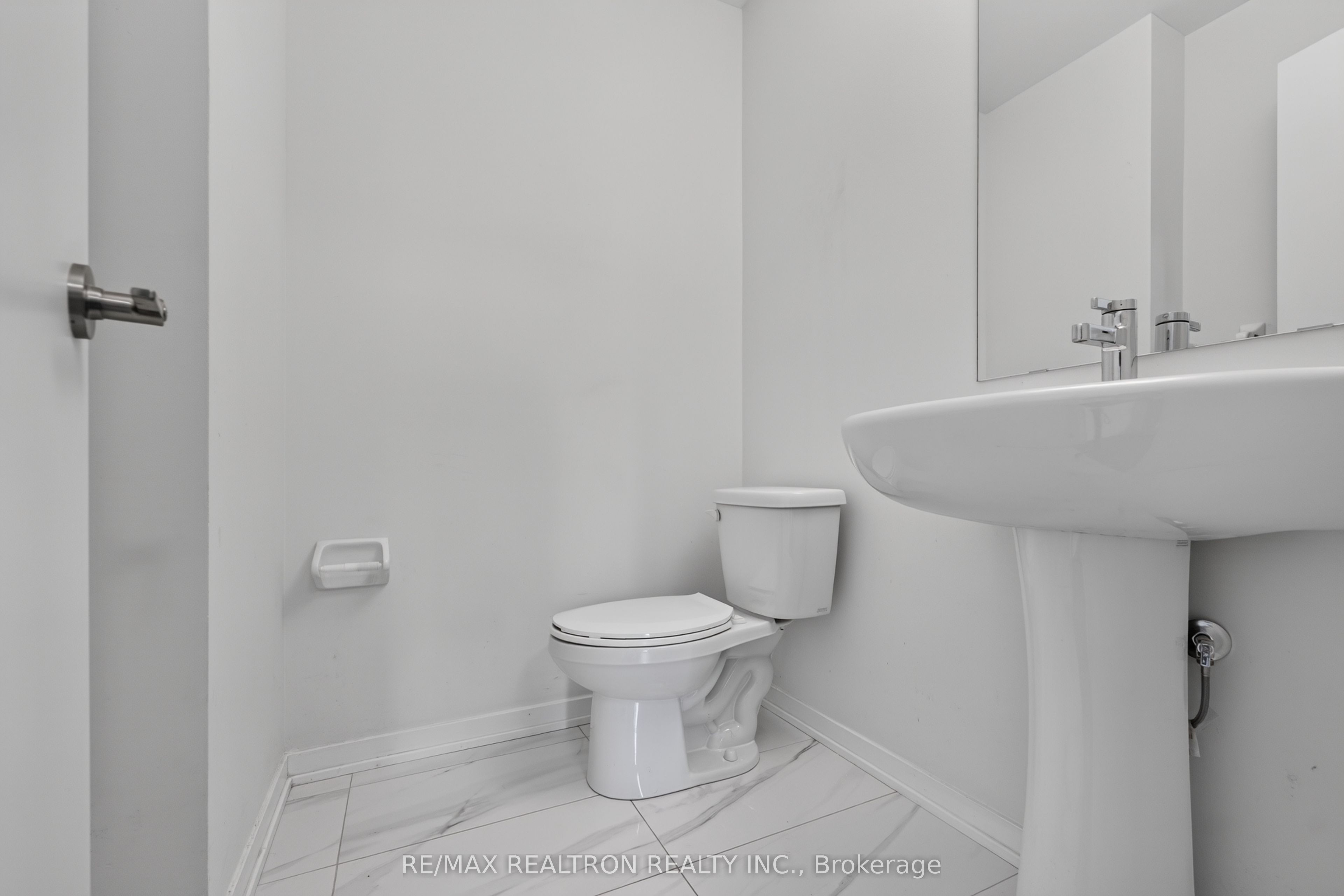 100 Honeycrisp Crescent 343 Property Photo 12