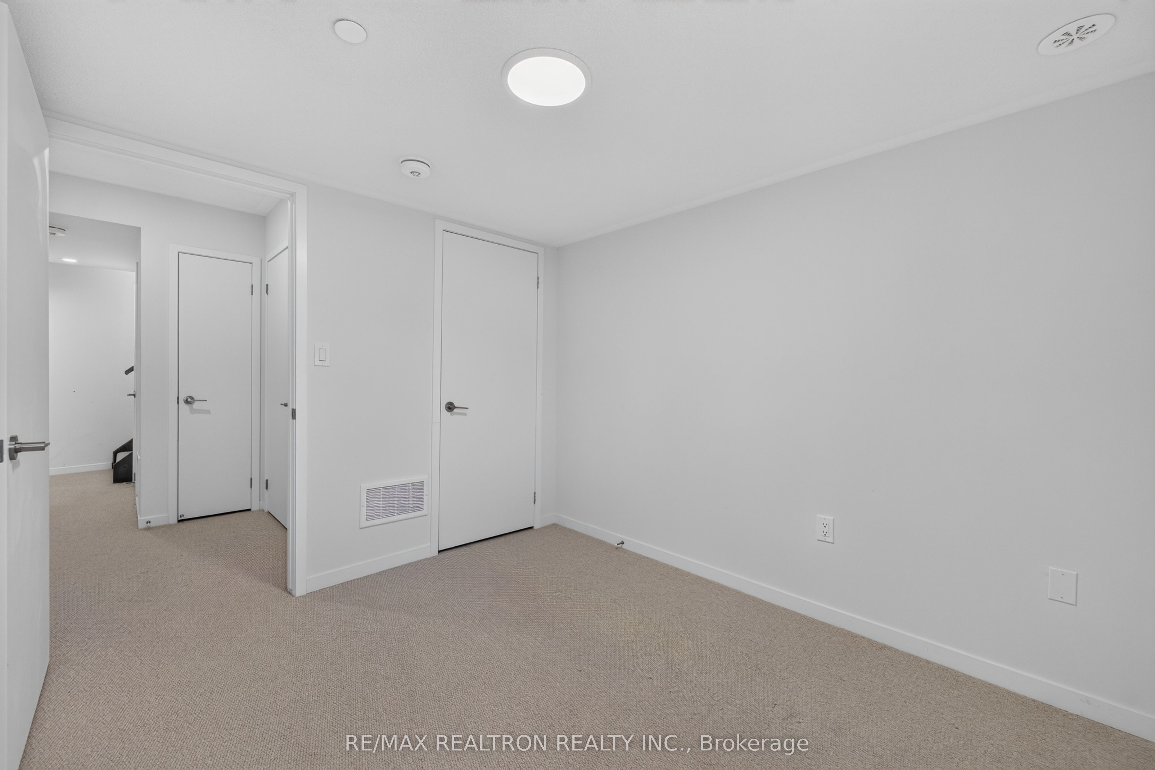 100 Honeycrisp Crescent 343 Property Photo 18