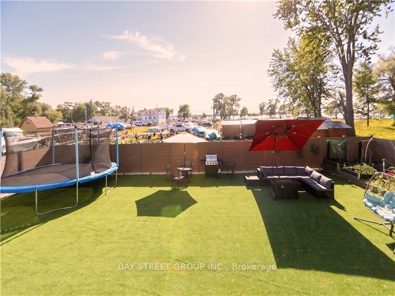 526 Lake Dr S Drive Property Photo 4