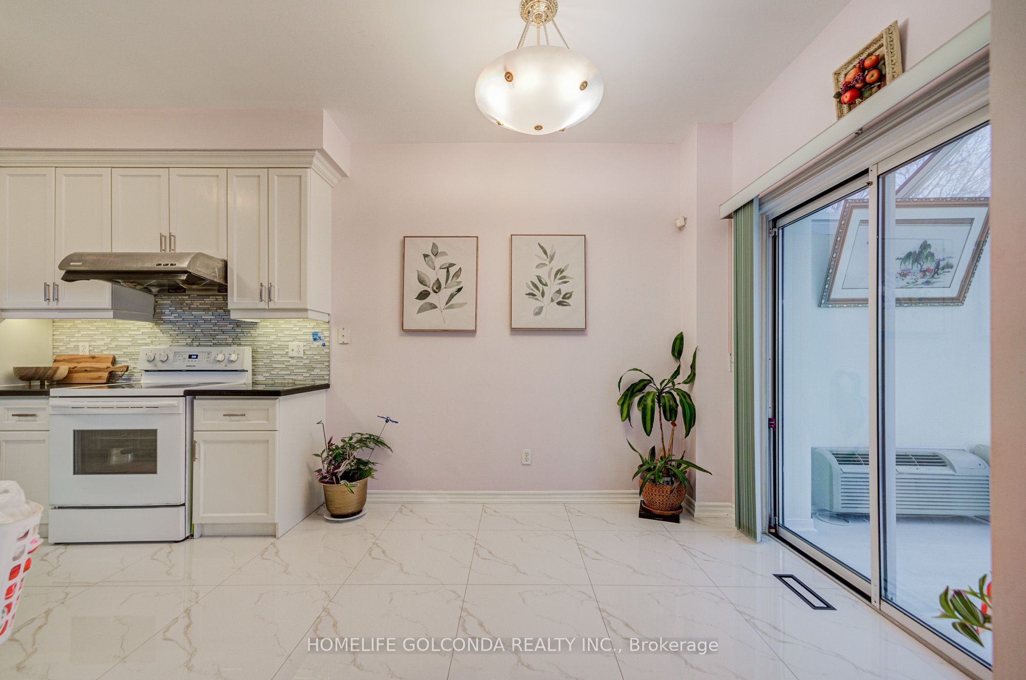 25 Eastpine Drive Property Photo 10