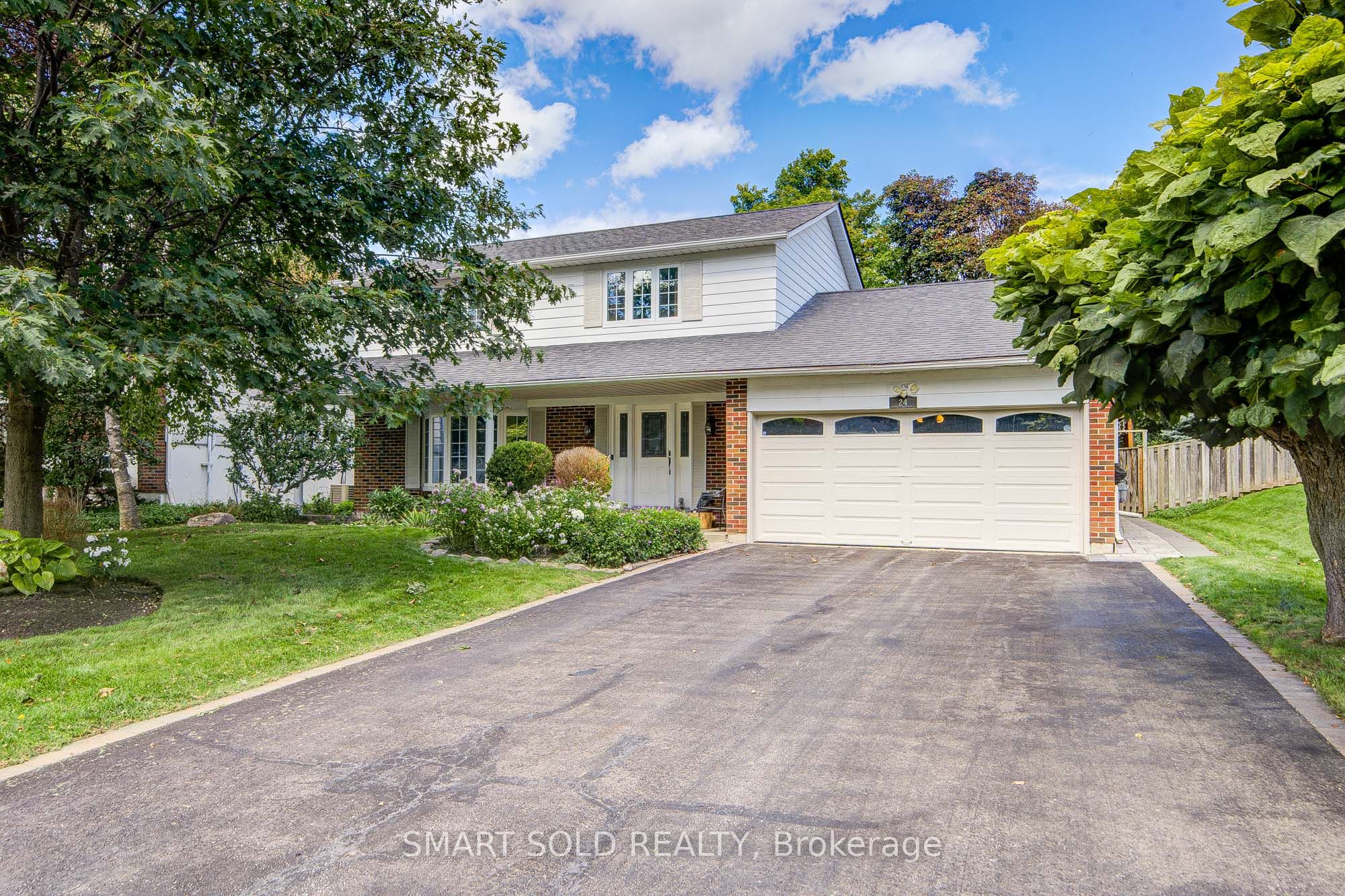 24 Hamilton Hall Drive Property Photo 1