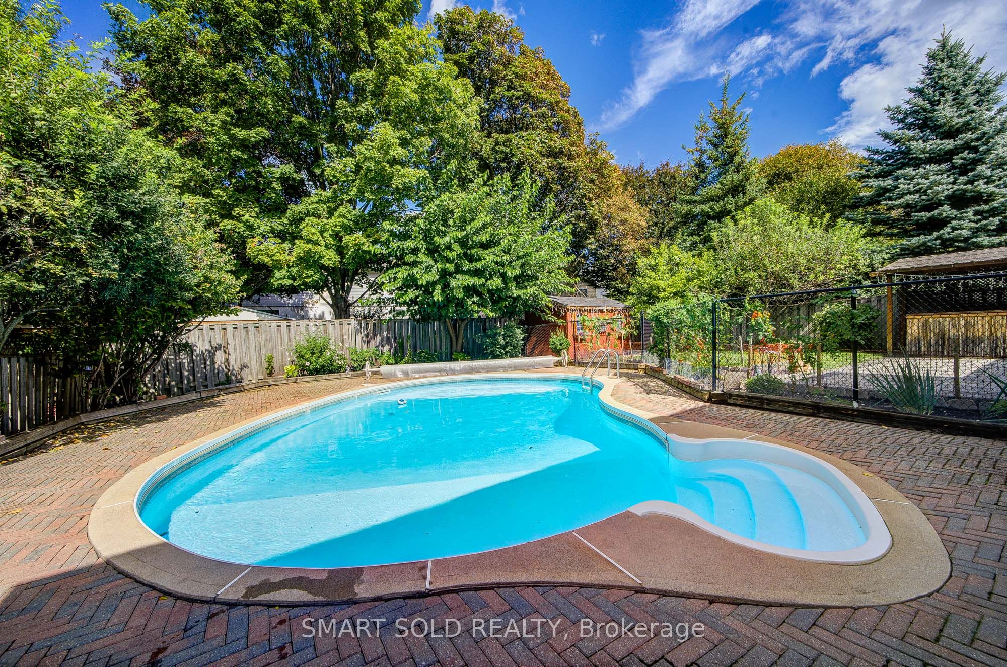 24 Hamilton Hall Drive Property Photo 2